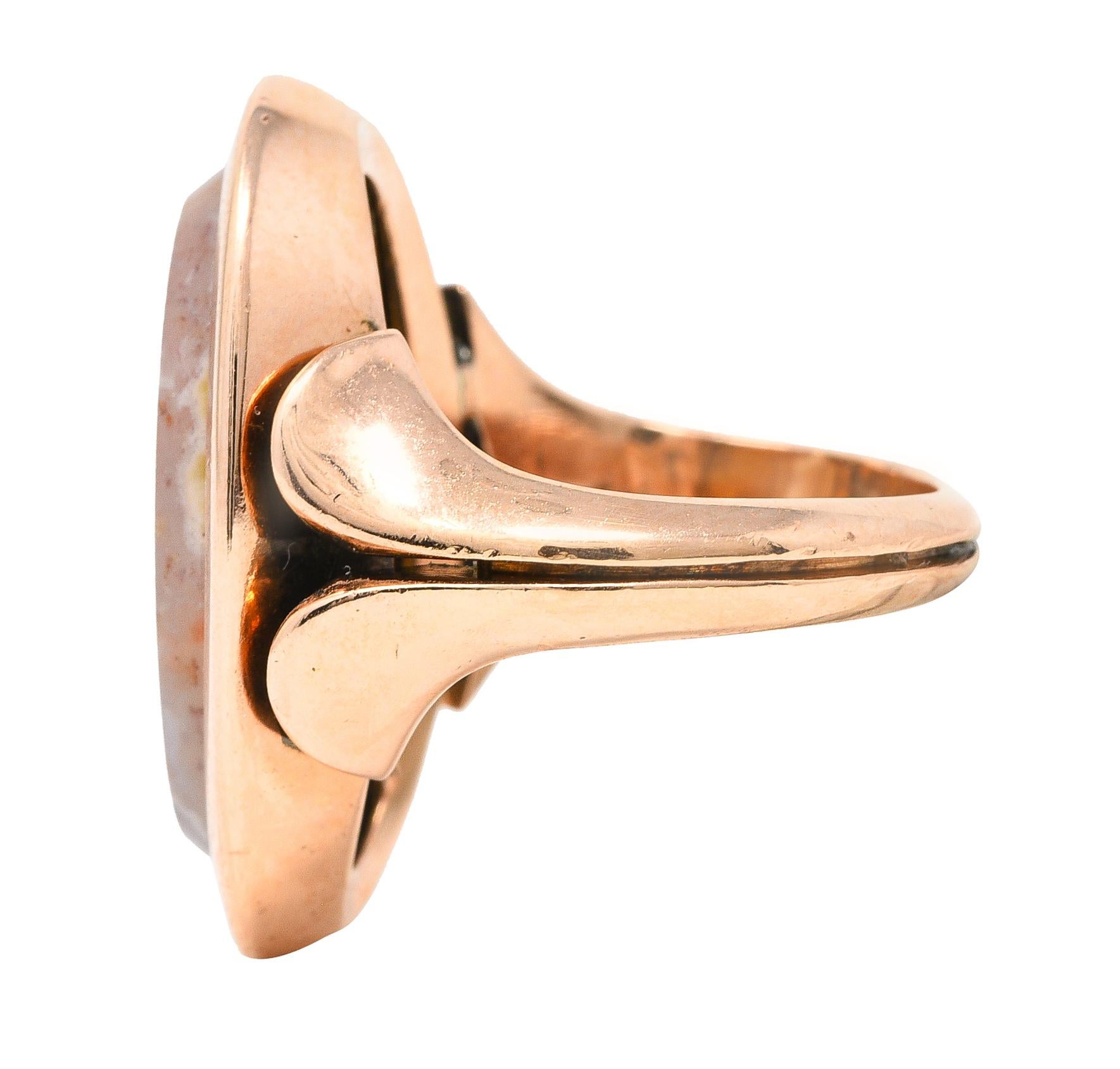 Victorian Agate 14 Karat Rose Gold Signet Antique Ring In Excellent Condition In Philadelphia, PA