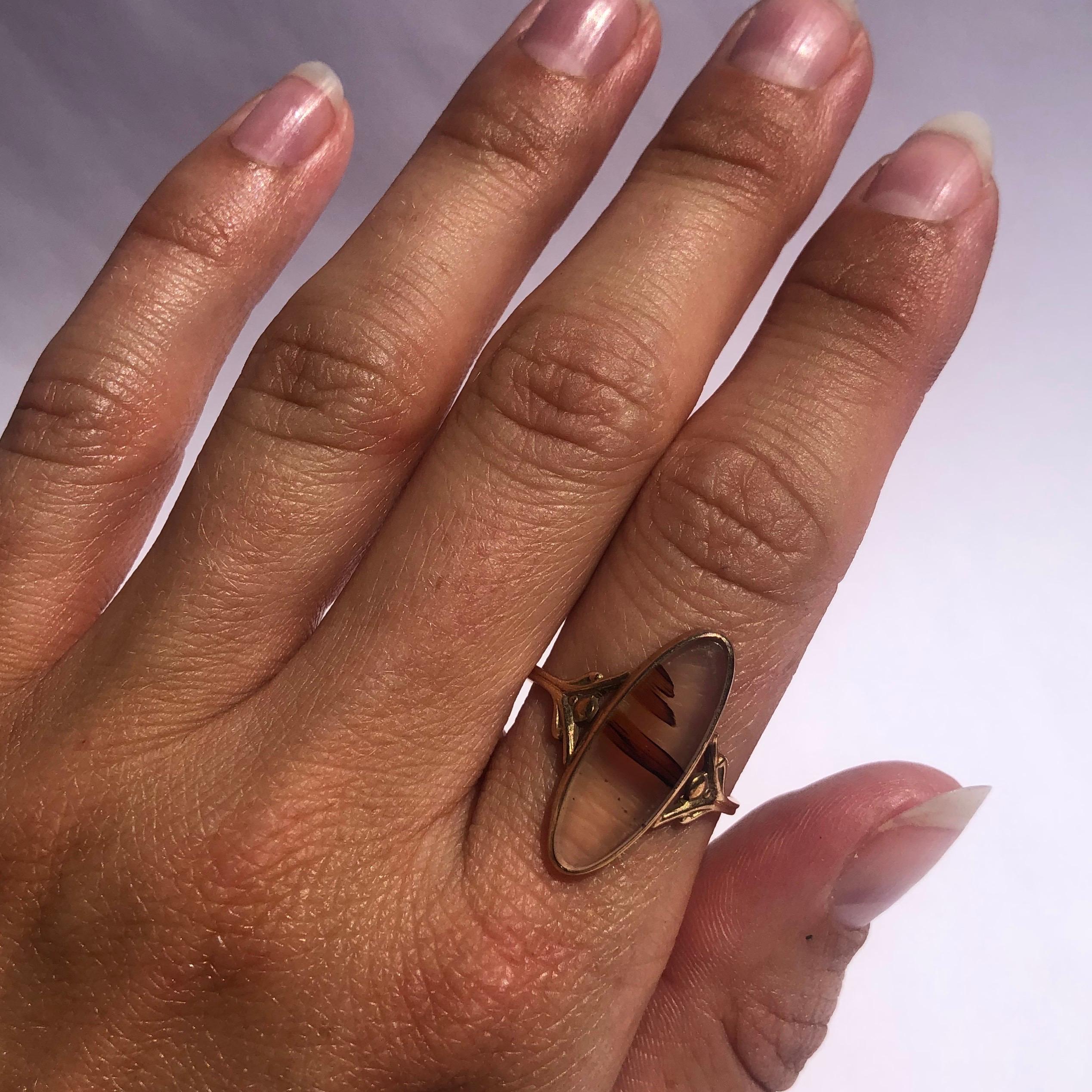 Victorian Agate and 14 Carat Gold Ring In Excellent Condition For Sale In Chipping Campden, GB