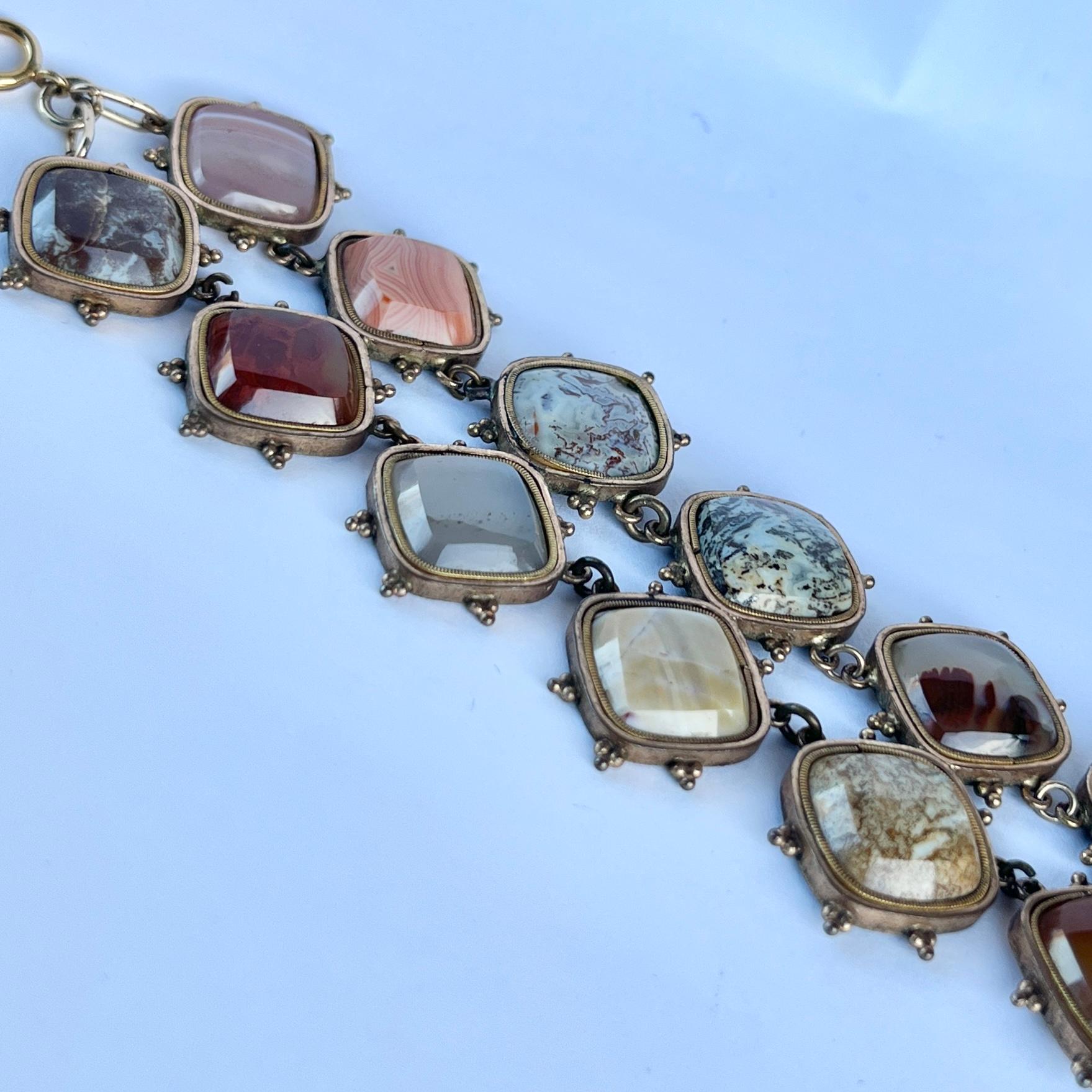 Victorian Agate and Gold Locket Bracelet In Good Condition In Chipping Campden, GB