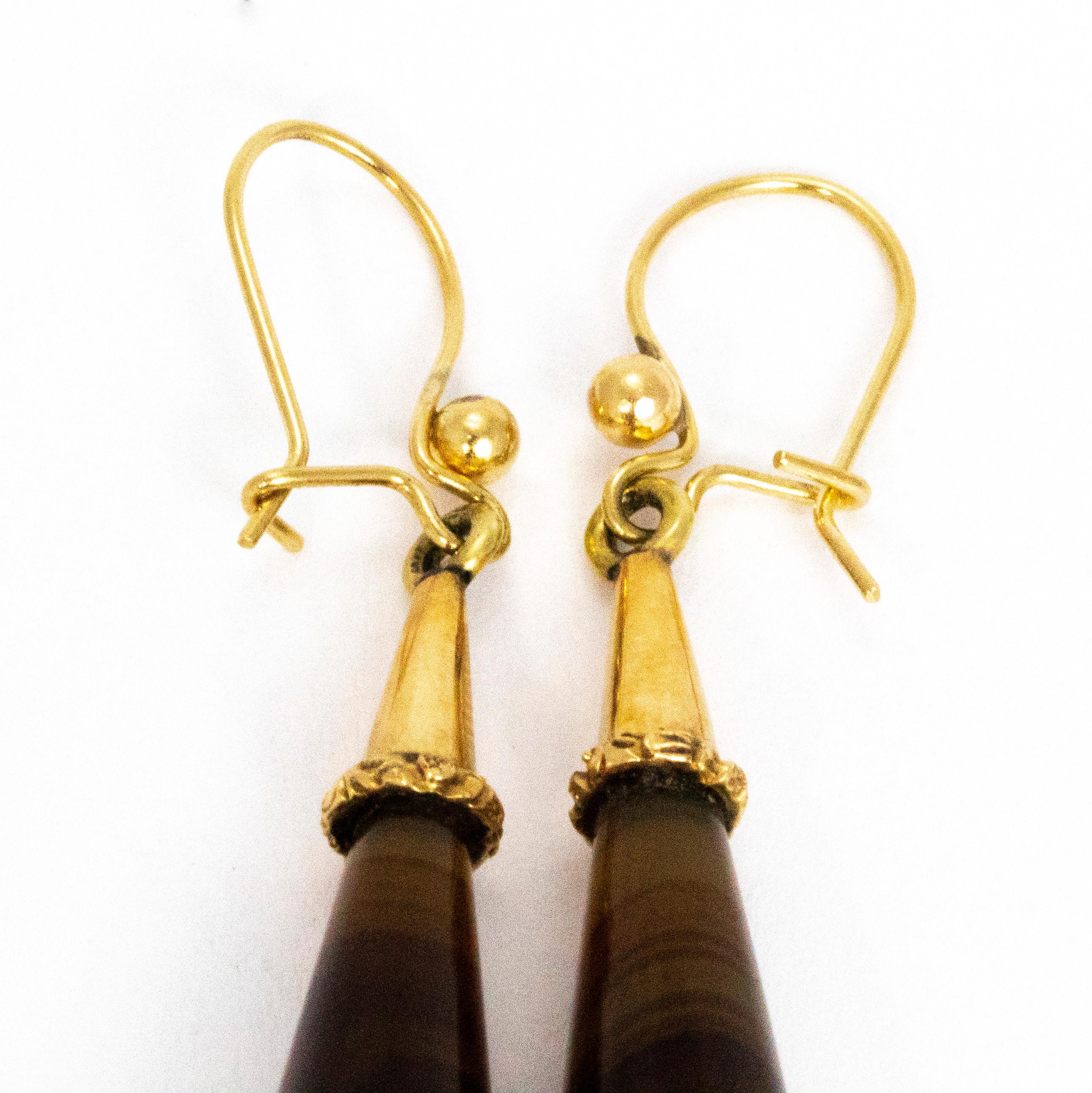Victorian Agate and Gold Long Drop Earrings In Good Condition In Chipping Campden, GB