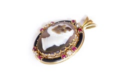 Victorian agate cameo pendant in 18k gold