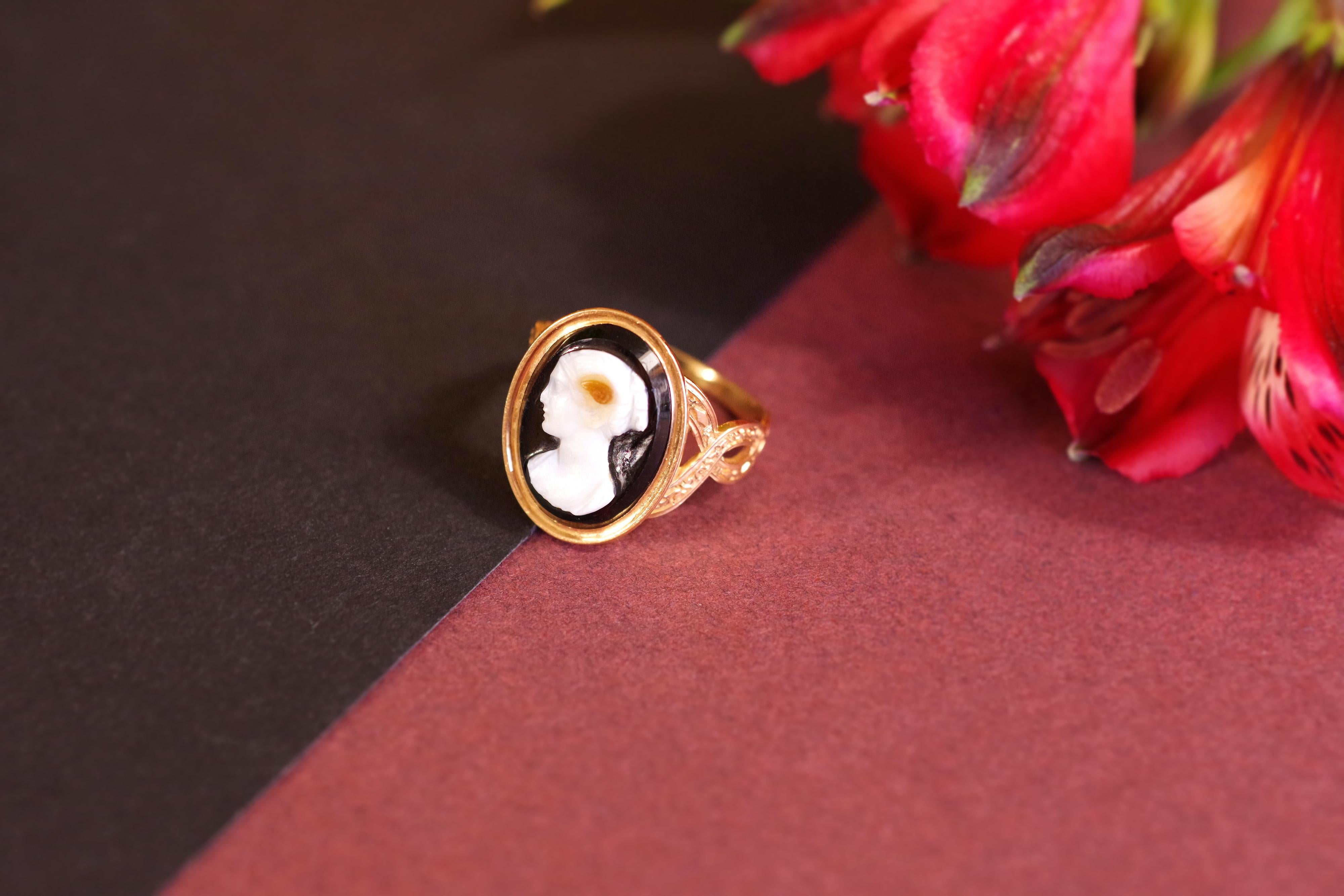 Victorian Agate Cameo Ring in 18 Karat Pink Gold For Sale 3