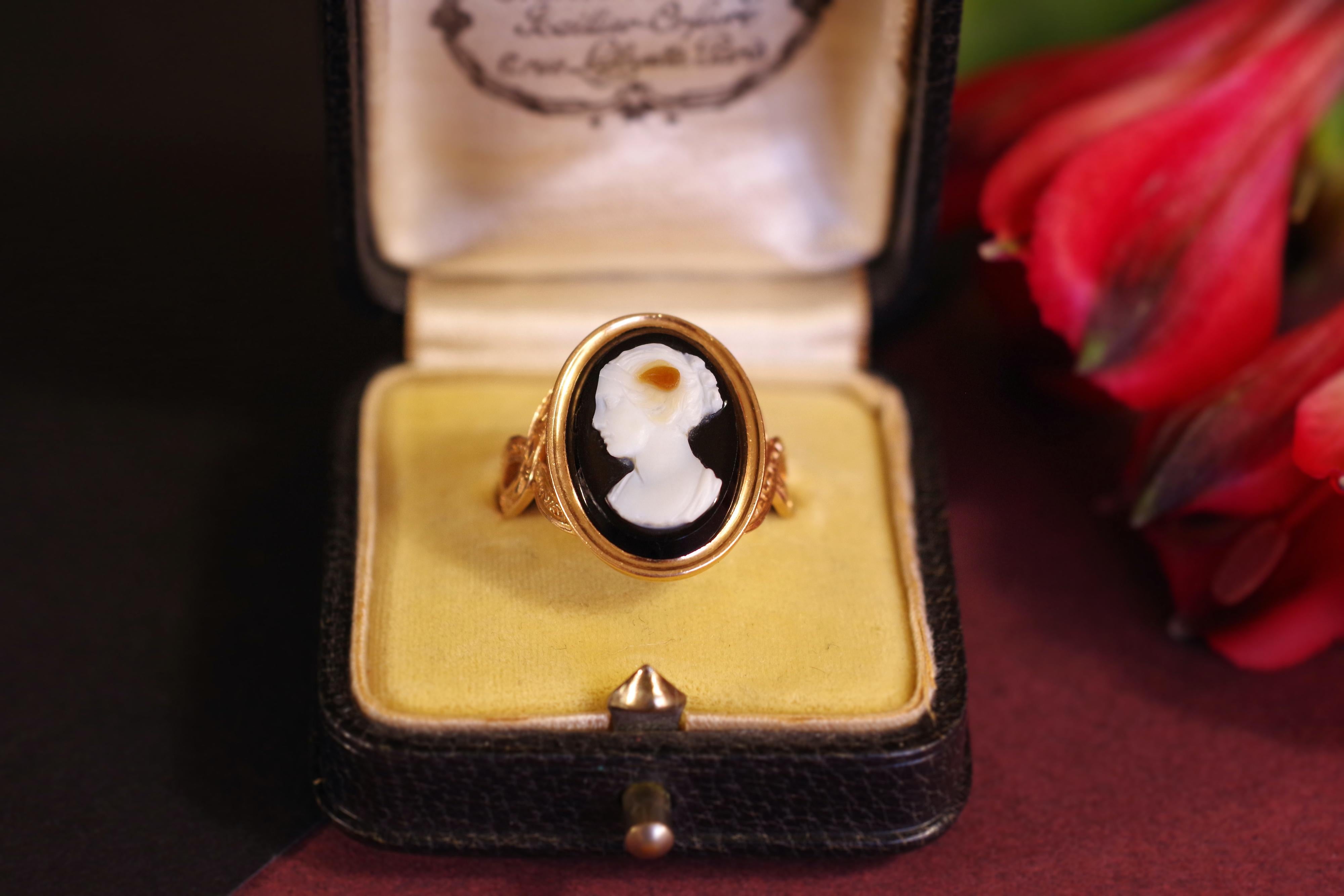 Victorian Agate Cameo Ring in 18 Karat Pink Gold For Sale 1