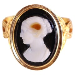 Victorian Agate Cameo Ring in 18 Karat Pink Gold