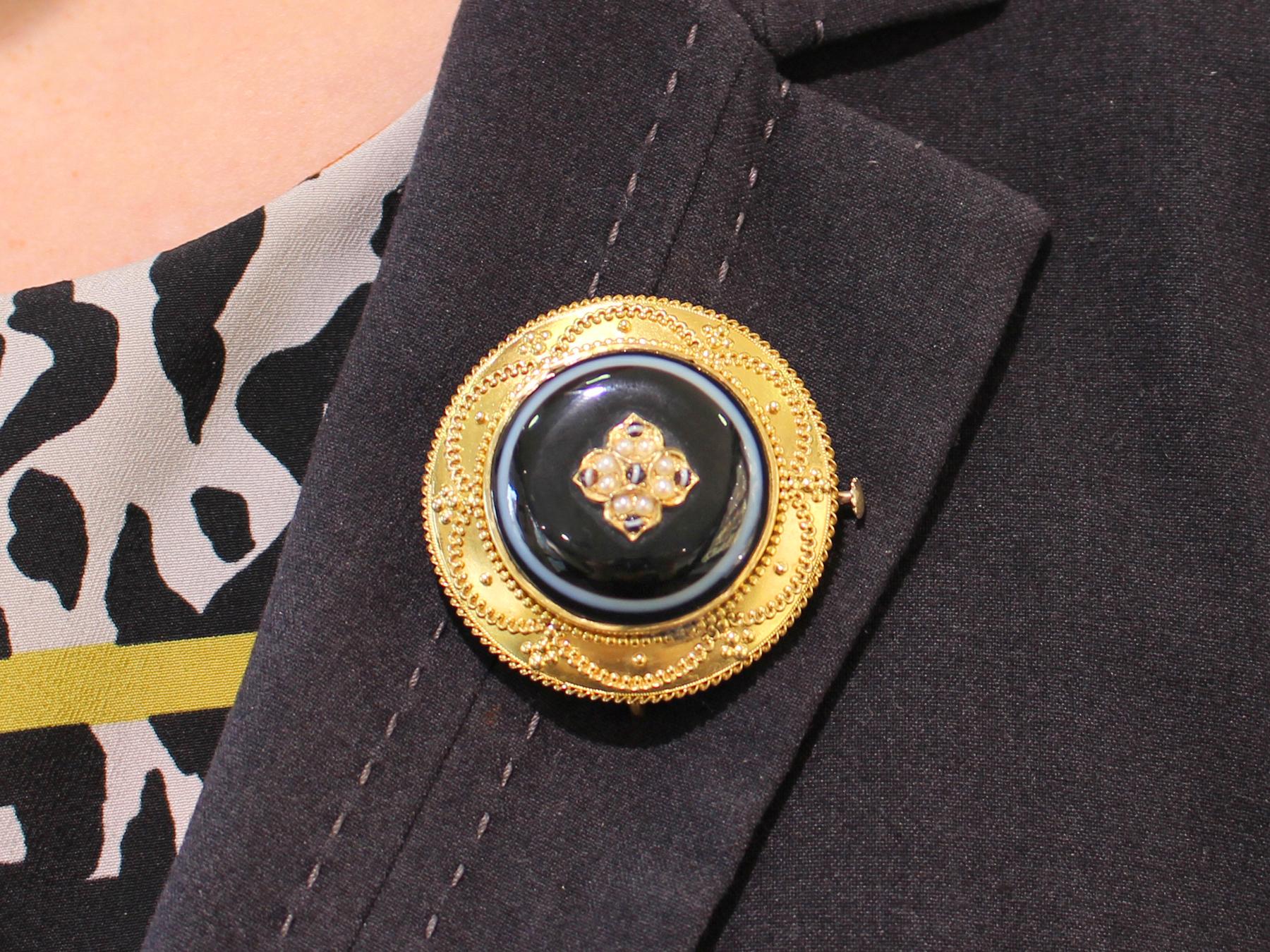 Antique Victorian Agate Pearl Yellow Gold Brooch / Locket For Sale 3