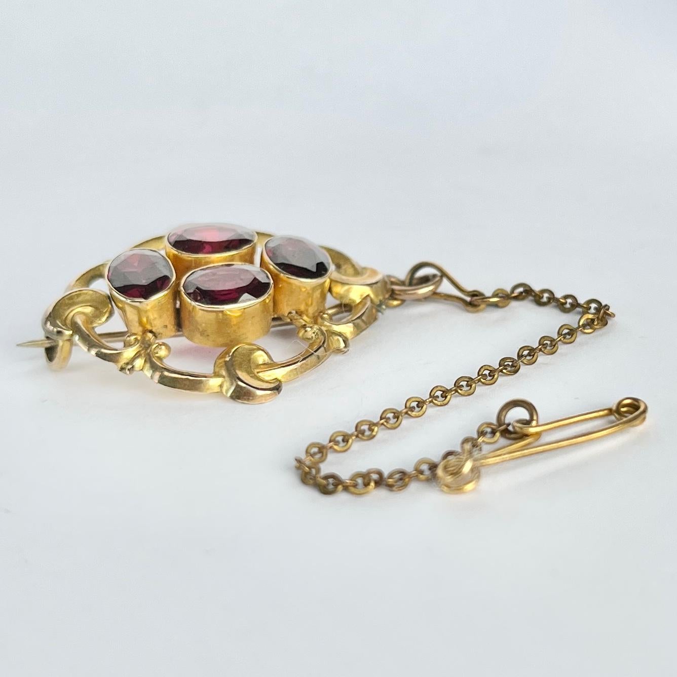 Victorian Almandine Garnet and 9carat Gold Brooch In Good Condition For Sale In Chipping Campden, GB