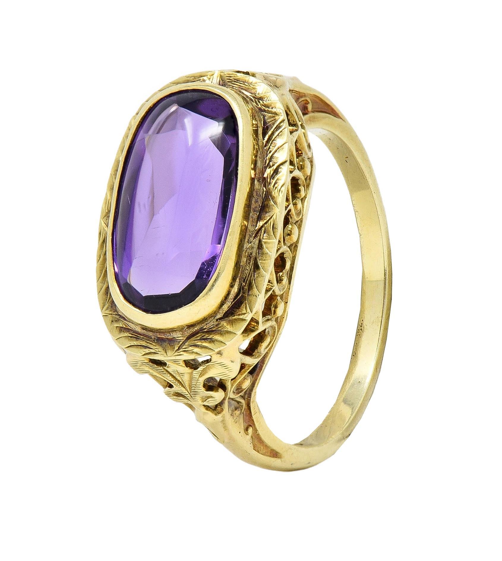 Anillo Antiguo Flor de Lis Corazón Amatista Victoriana de Oro Amarillo de 14 Kilates 6