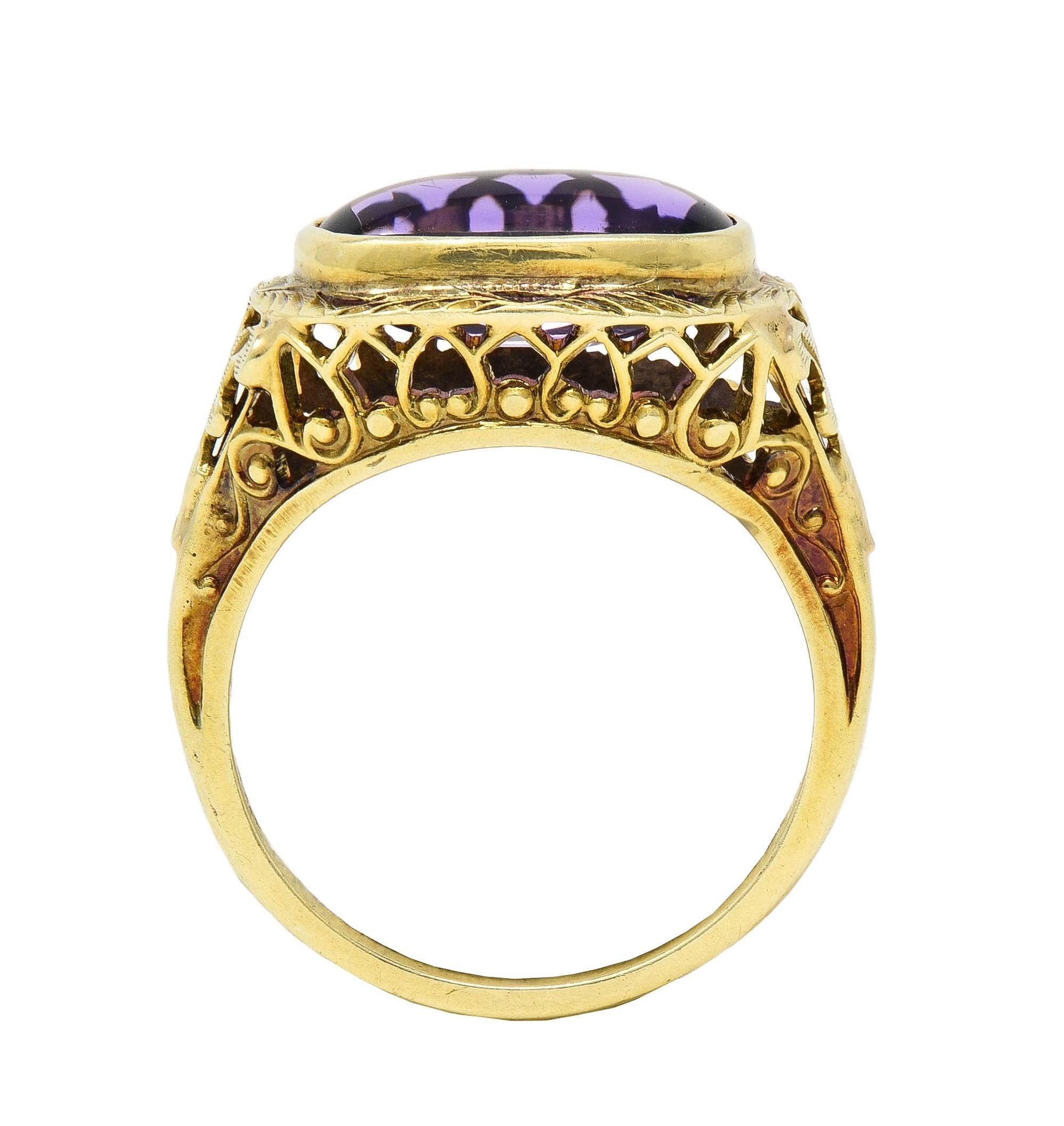 Anillo Antiguo Flor de Lis Corazón Amatista Victoriana de Oro Amarillo de 14 Kilates Corte oval