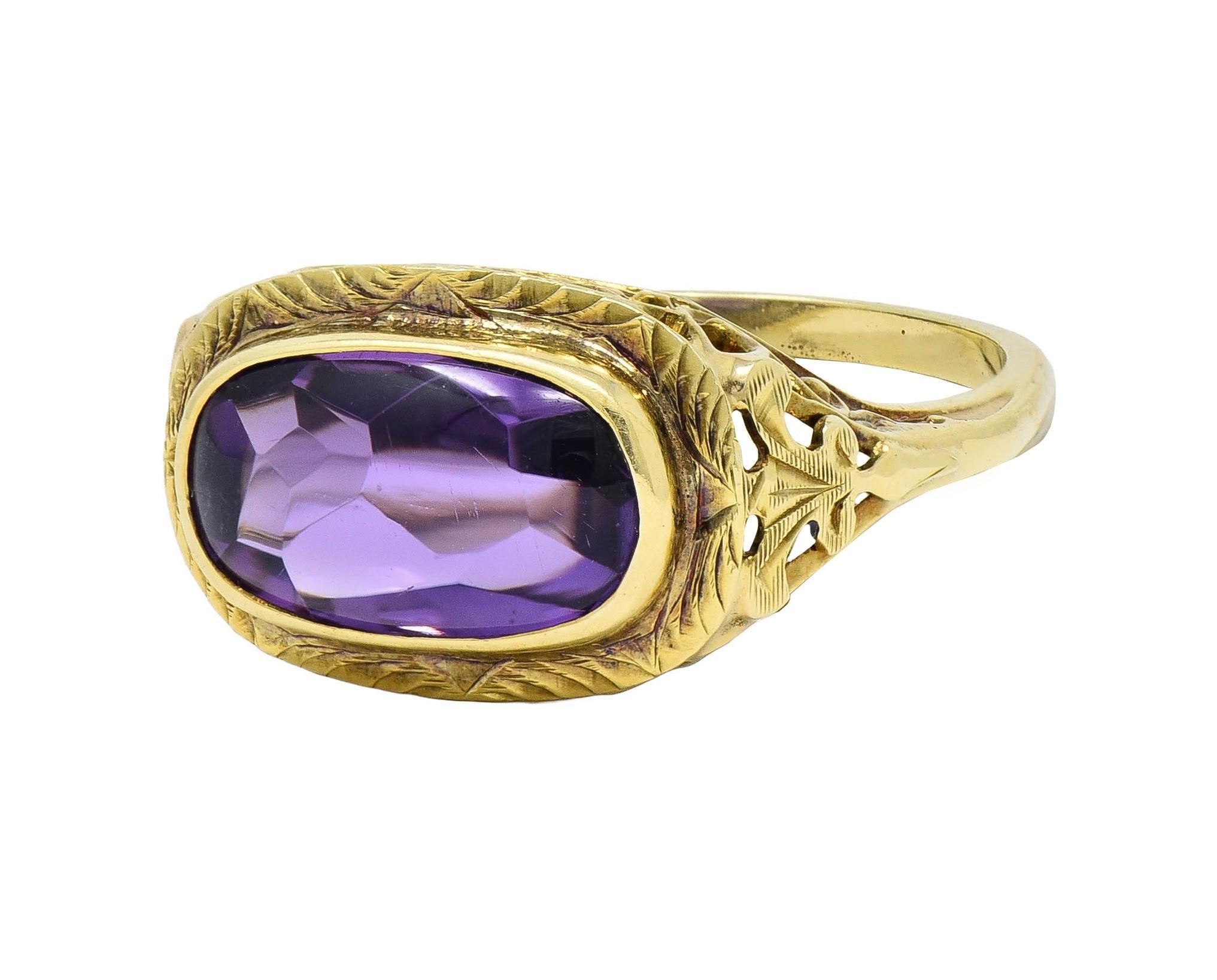Anillo Antiguo Flor de Lis Corazón Amatista Victoriana de Oro Amarillo de 14 Kilates 2