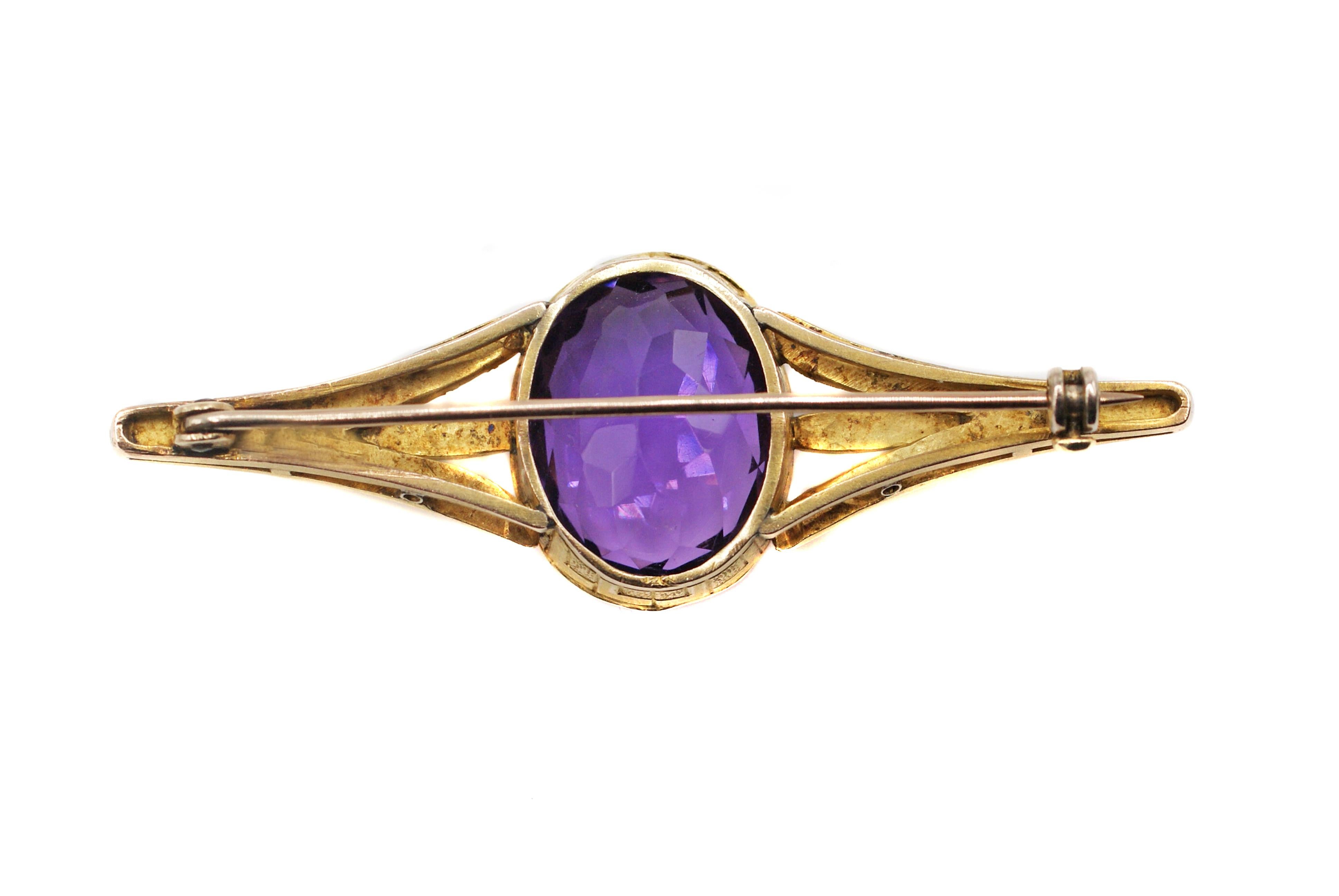 Victorian Amethyst 18 Karat Yellow Gold Brooch In Excellent Condition In New York, NY