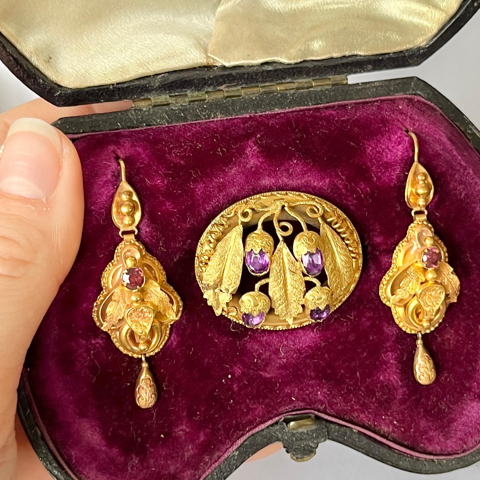Round Cut Victorian Amethyst 9 Carat Yellow Gold Brooch and Earring Set For Sale