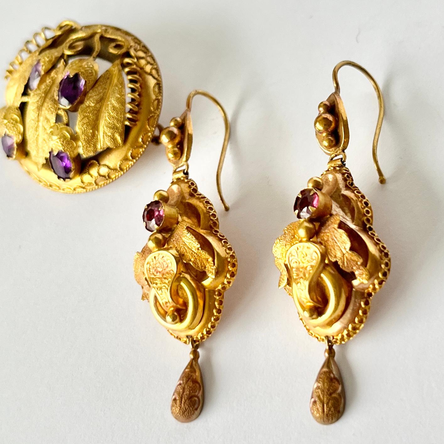 Women's Victorian Amethyst 9 Carat Yellow Gold Brooch and Earring Set For Sale