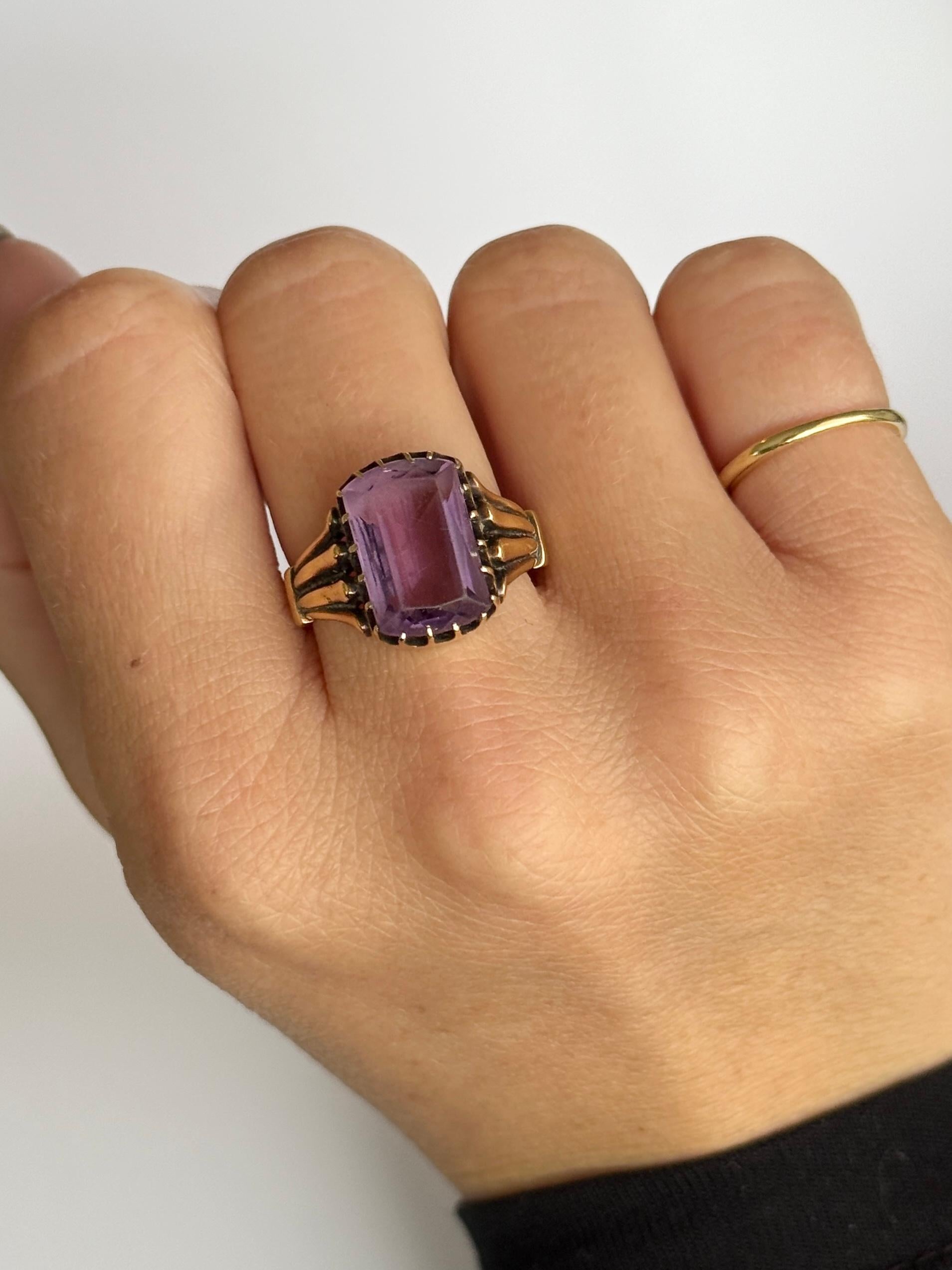 Victorian Amethyst and 18 Carat Gold Cocktail Ring Victoriano en venta