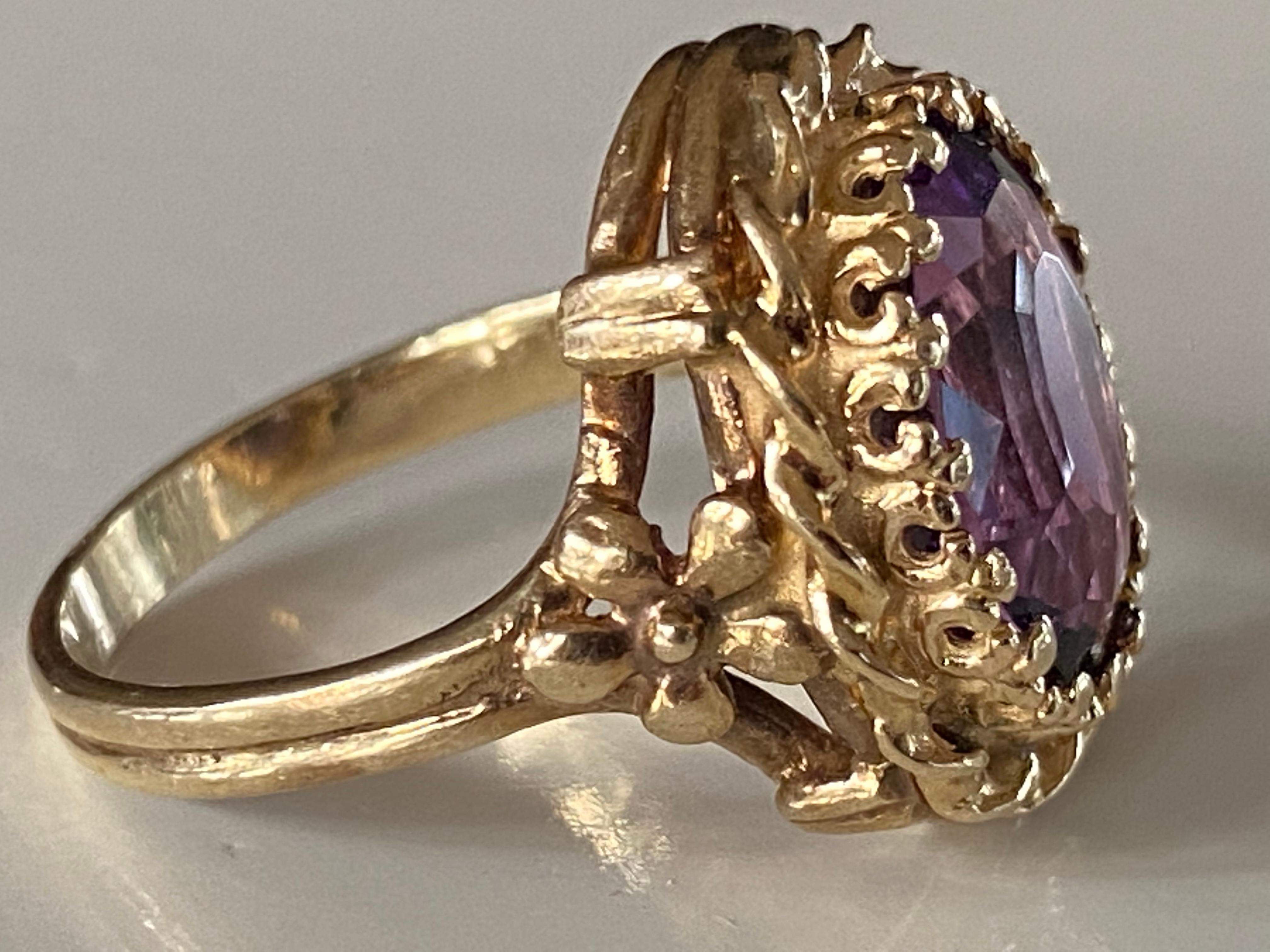 Viktorianischer Cocktailring aus Gelbgold mit Amethyst und Gelbgold (Ovalschliff) im Angebot