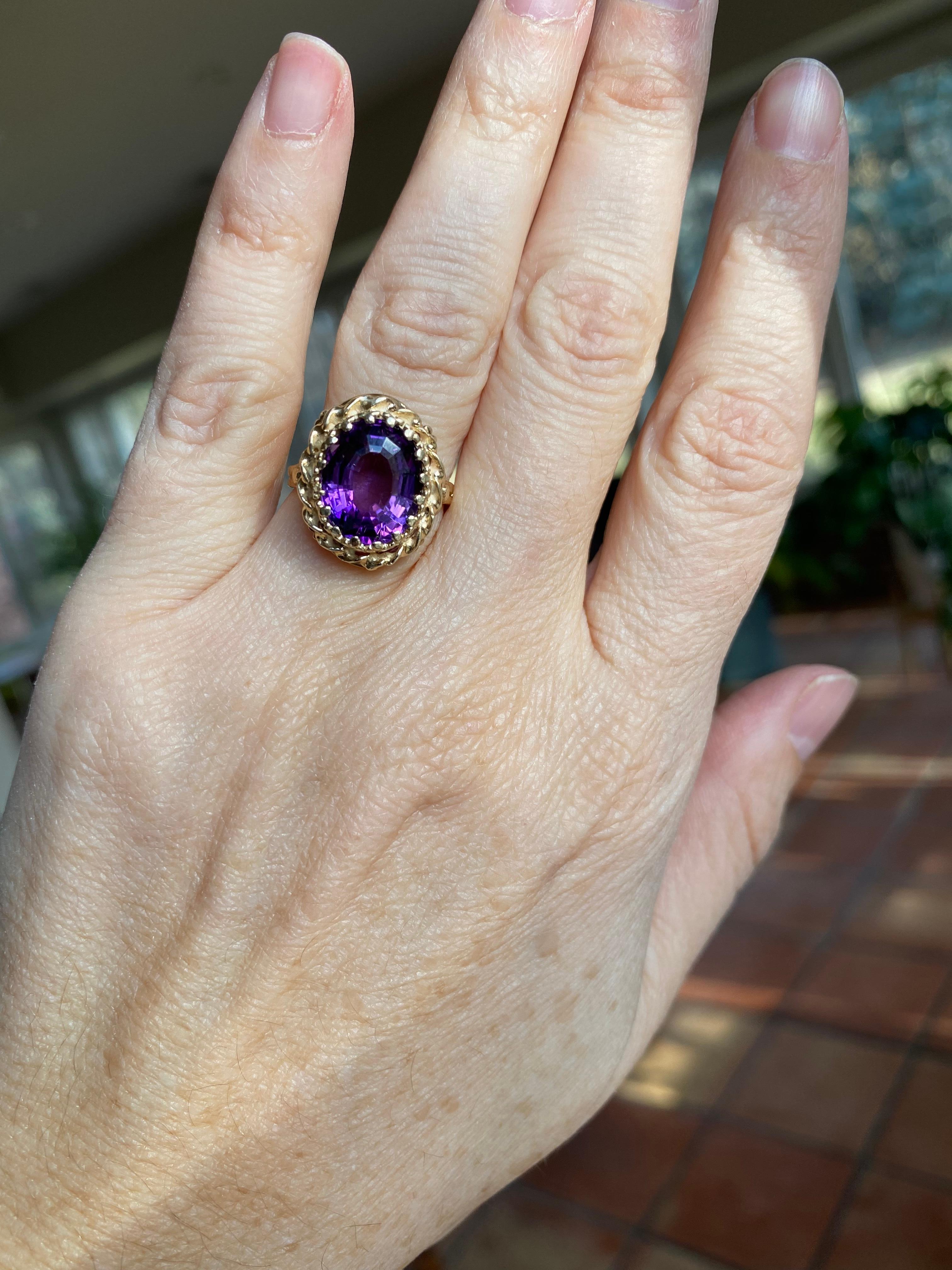 Victorian Amethyst and Yellow Gold Cocktail Ring For Sale 3
