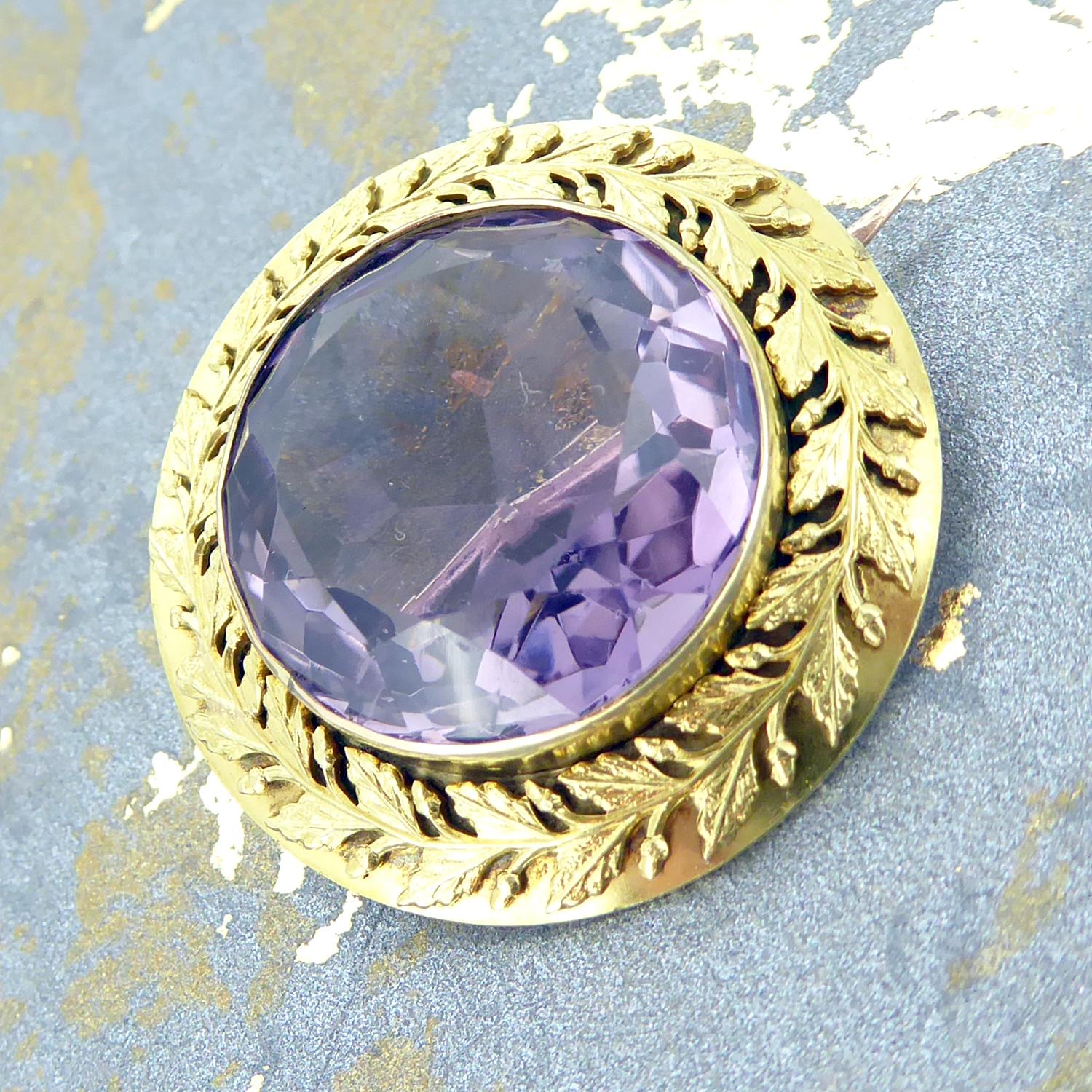 Victorian Amethyst Brooch in Gold Foliate Pattern Setting In Good Condition In Yorkshire, West Yorkshire