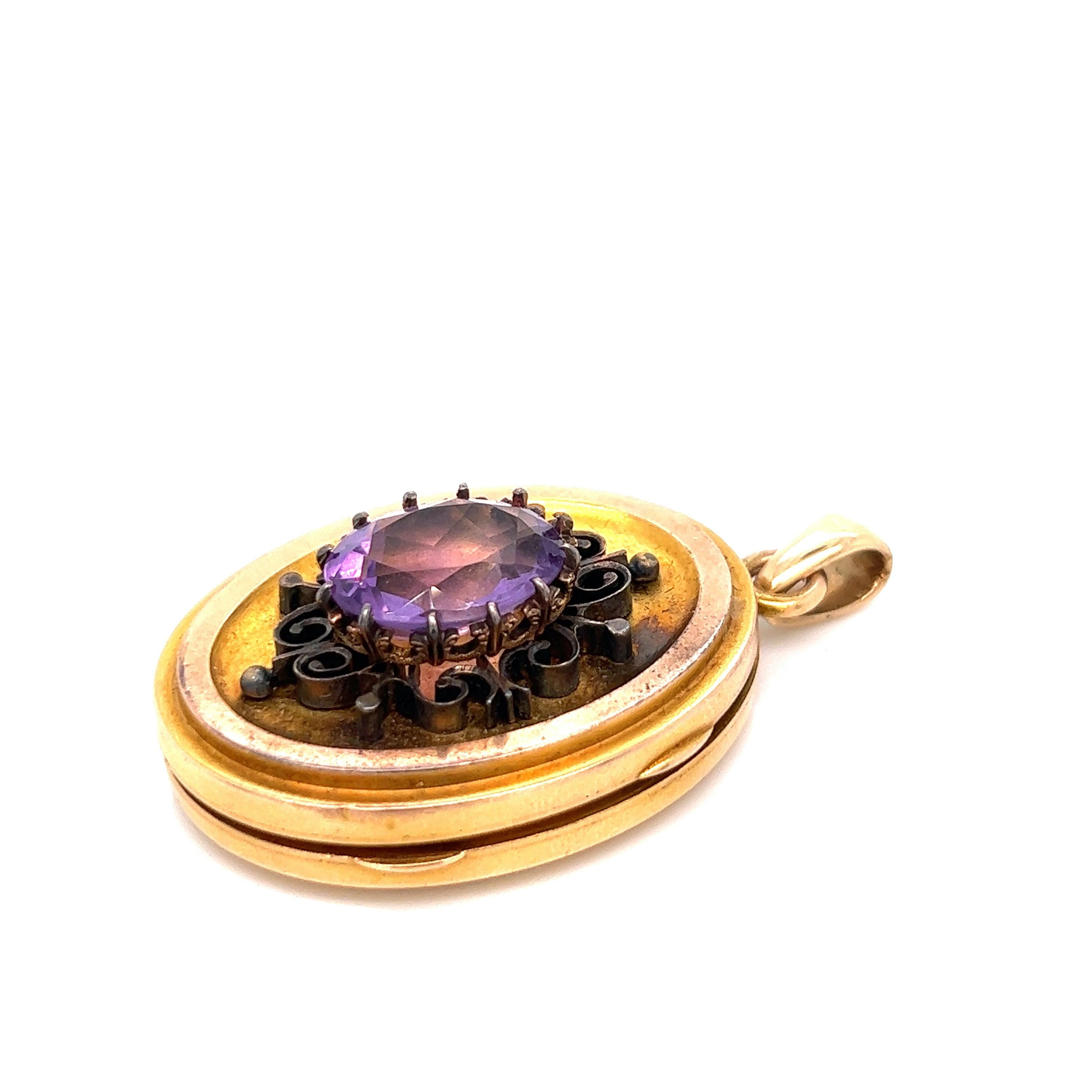 Viktorianisches Amethyst-Gold-Medaillon im Zustand „Gut“ im Angebot in New York, NY