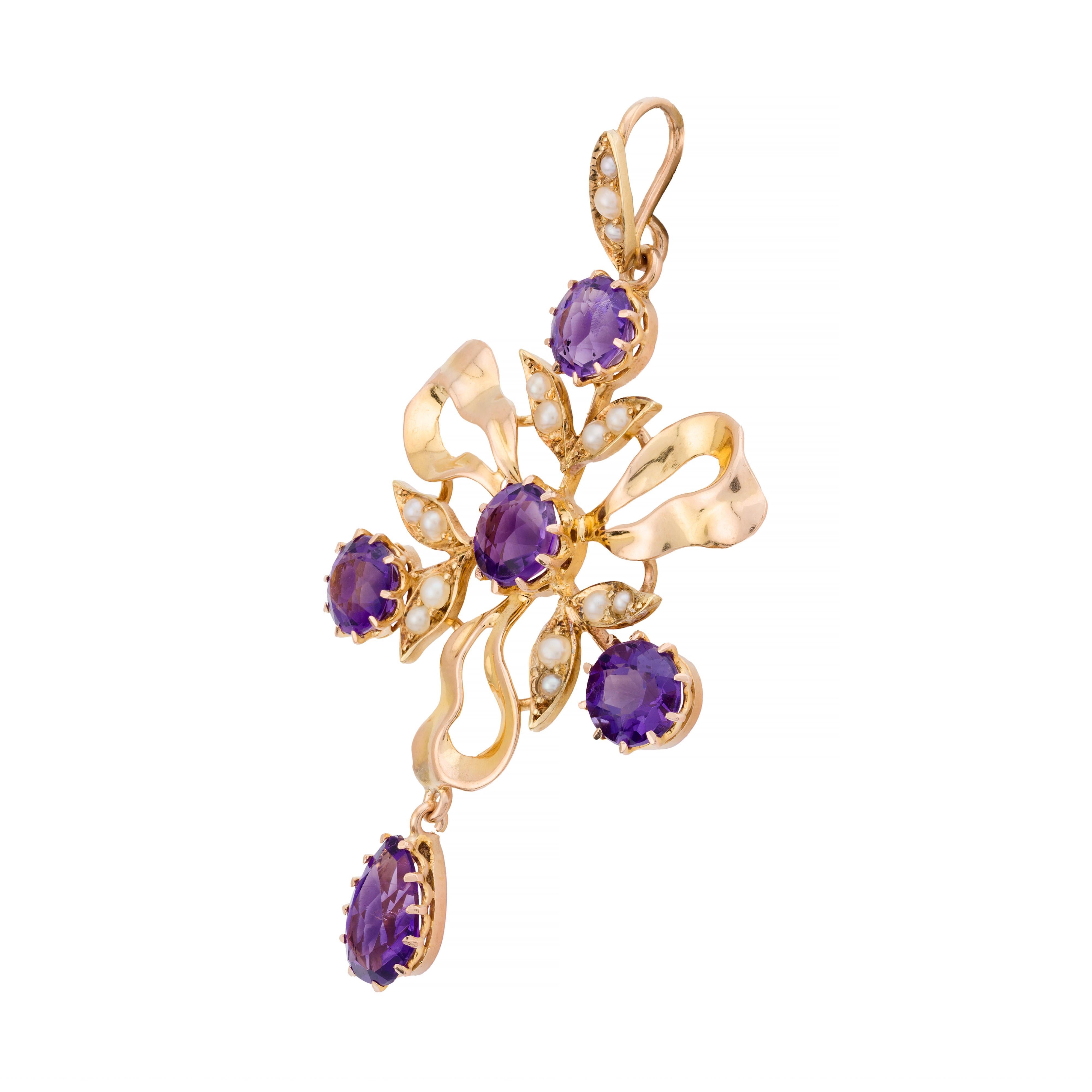 Victorien Pendentif victorien à motif ruban d'améthyste et de perles en or jaune 15 carats en vente