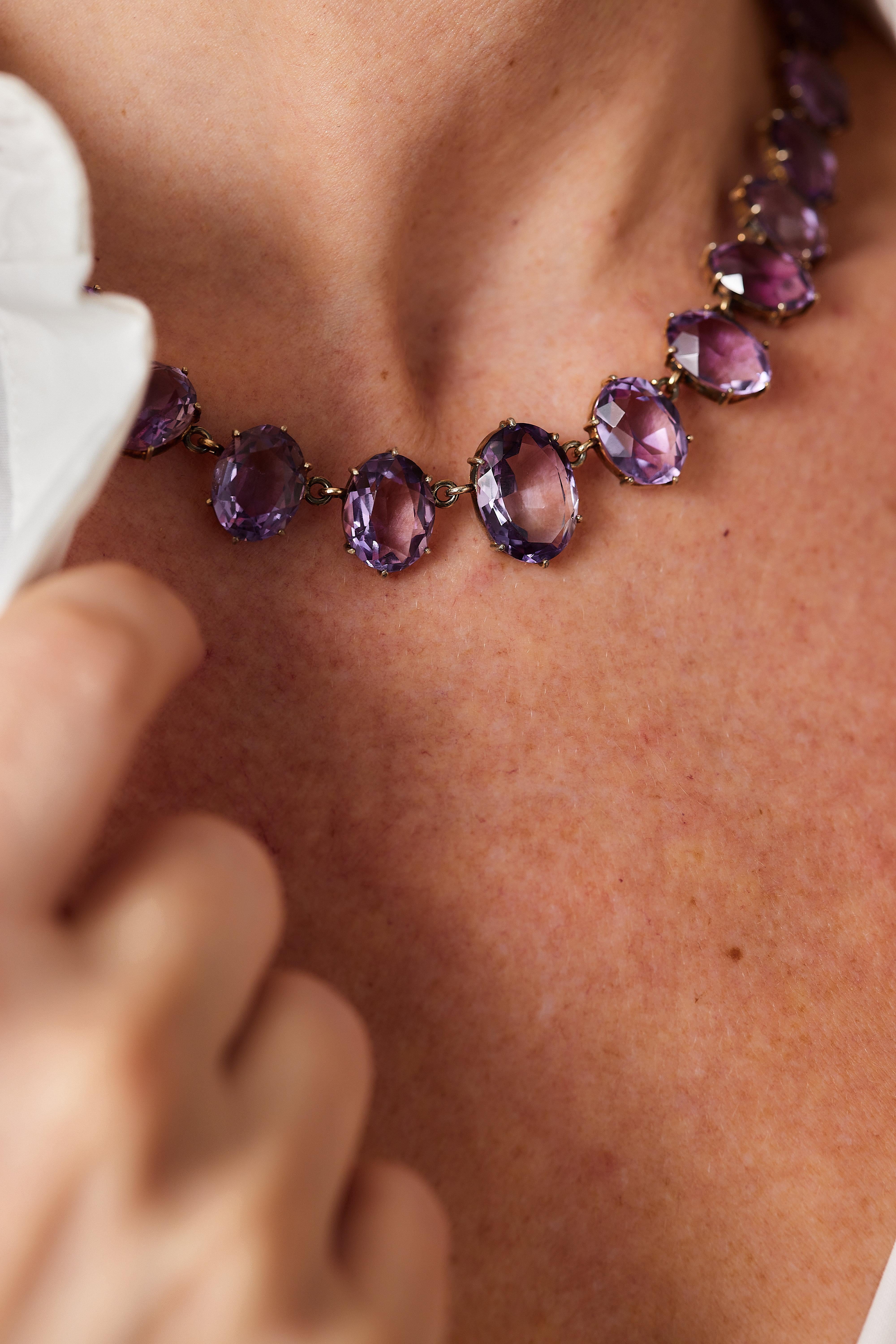 Taglio ovale Collana e bracciale vittoriani in ametista rivière, fine XIX secolo in vendita