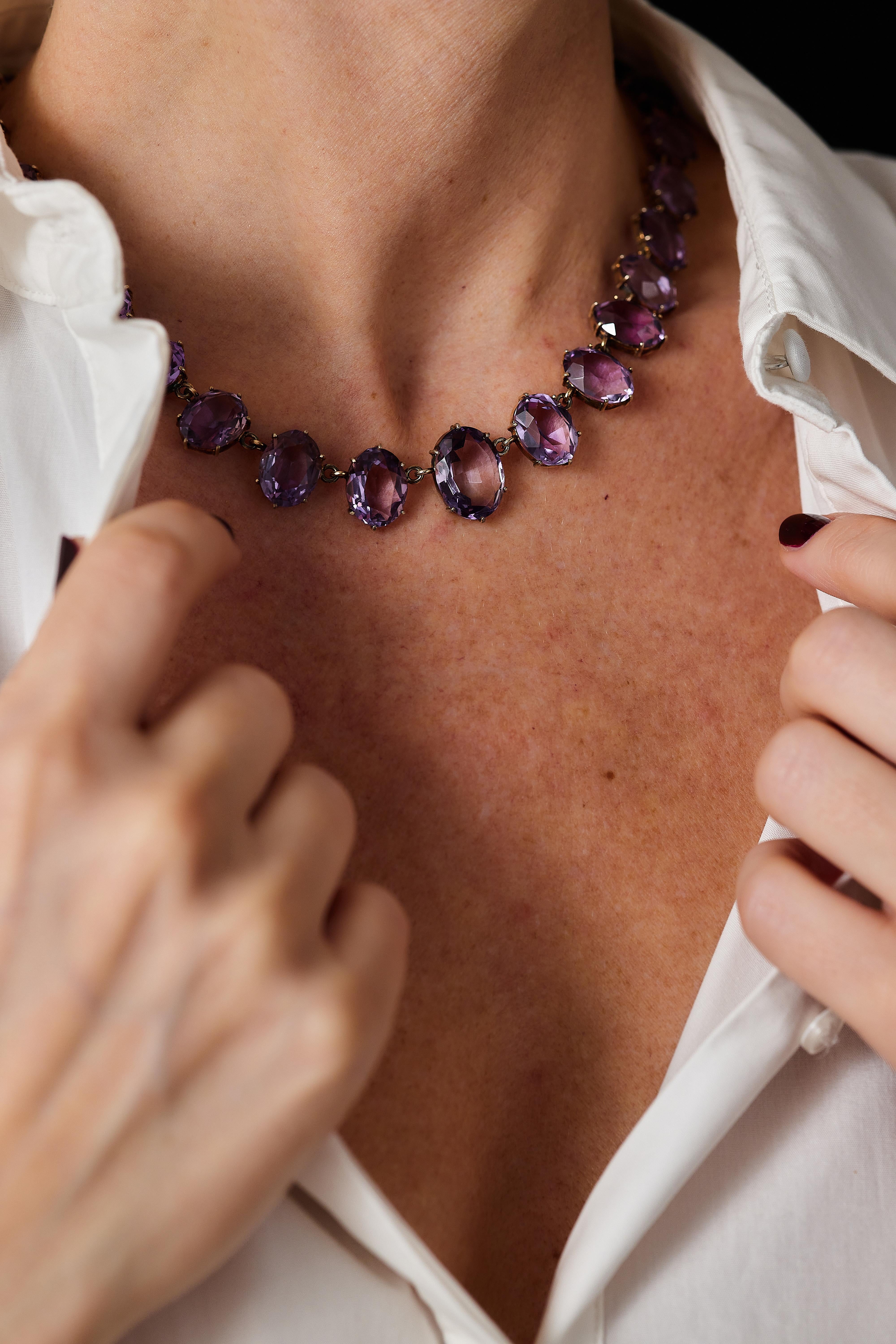 Donna Collana e bracciale vittoriani in ametista rivière, fine XIX secolo in vendita