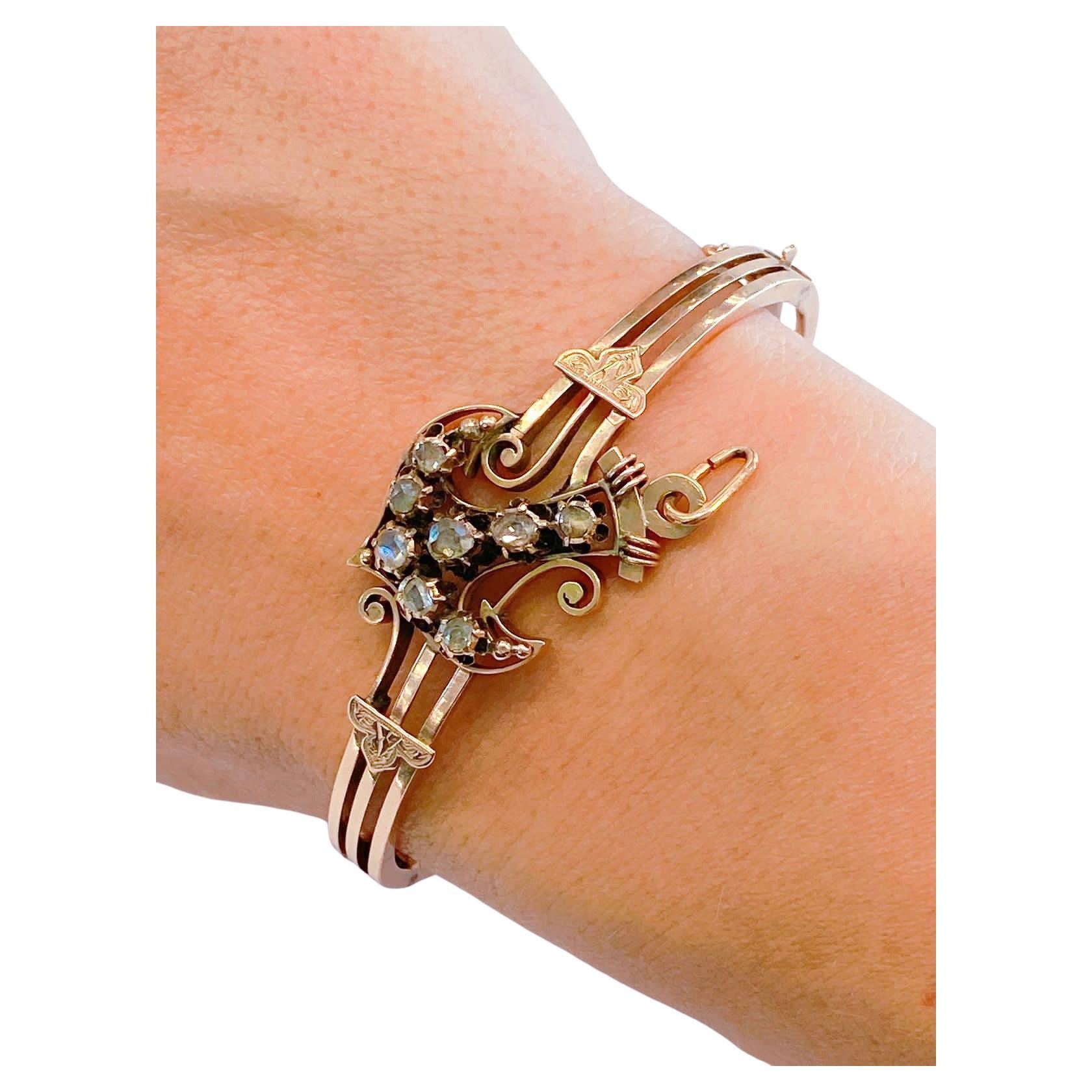 Antique victorienne 12k Goldcuff braclete centré avec rose cut diamond anchor design with an estimate diamond weight of 1 carat and total 12k gold weight of 12 grams braclete width 6cm braclete was made during victorian era 1850.c hall marked 12 for