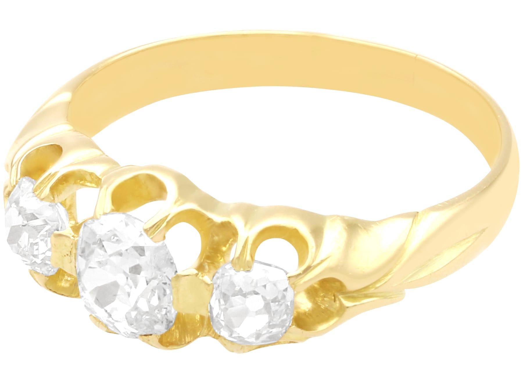 Victorien Bague trilogie victorienne en or jaune 15 carats avec diamants de 0,88 carat en vente