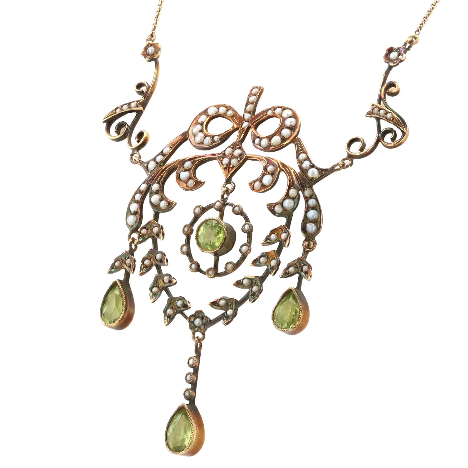 Collar Lavalier Victoriano Antiguo 14k Peridoto y Perla de Siembra Corte pera en venta