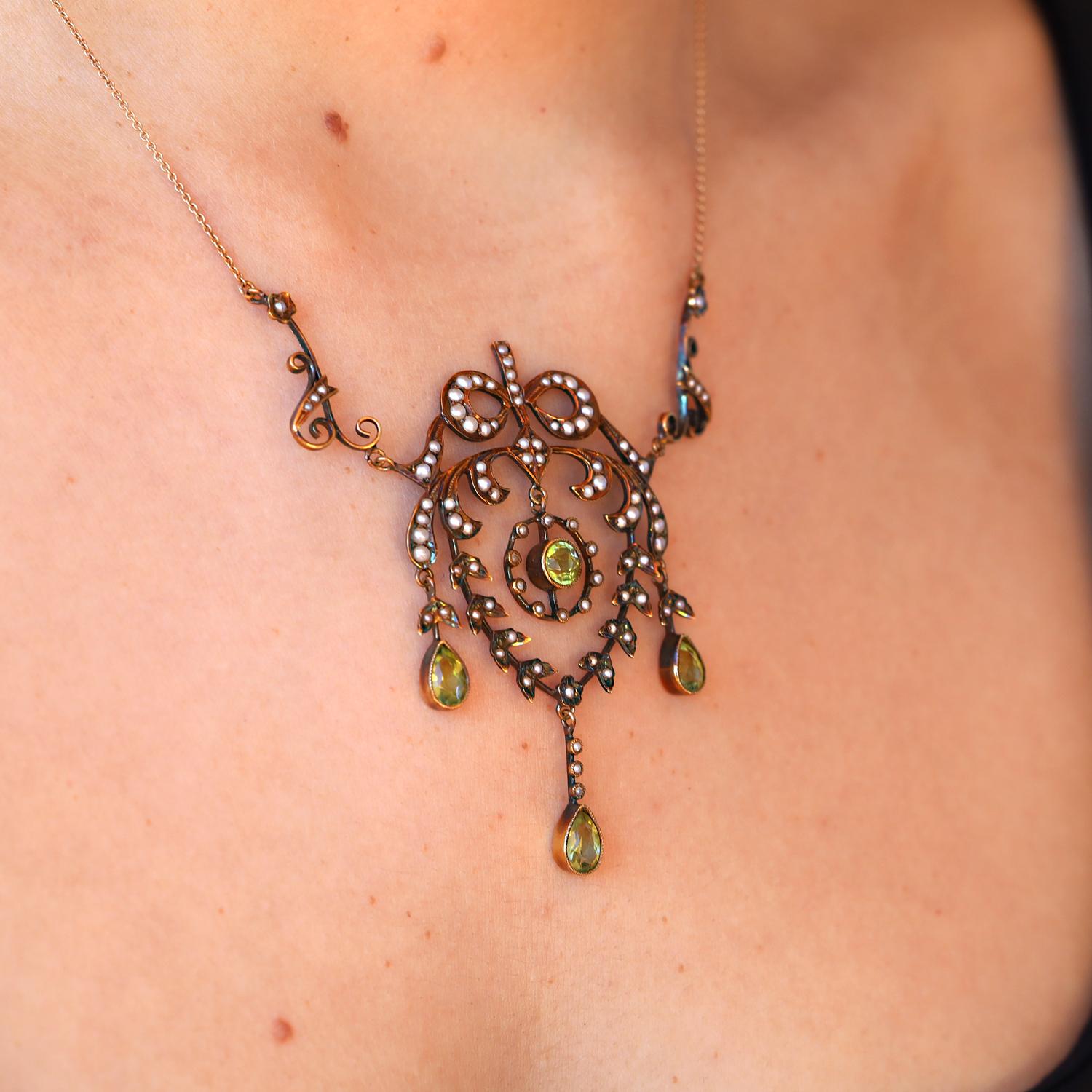 Collar Lavalier Victoriano Antiguo 14k Peridoto y Perla de Siembra en Bueno estado para la venta en Santa Barbara, CA