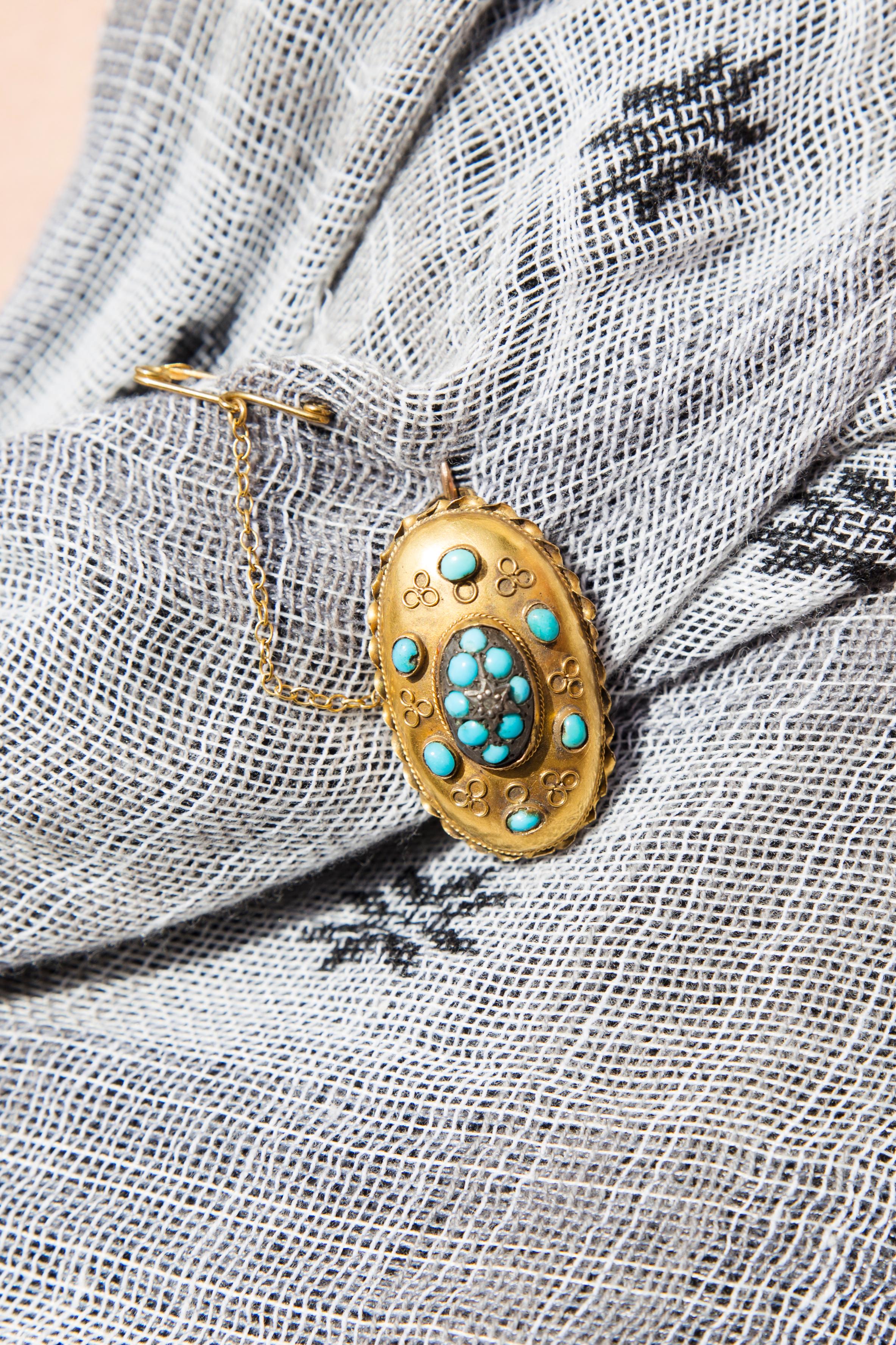 Victorian Antique 15 Carat Yellow Gold 19th Century Turquoise Mourning Brooch In Good Condition In Hamilton, AU