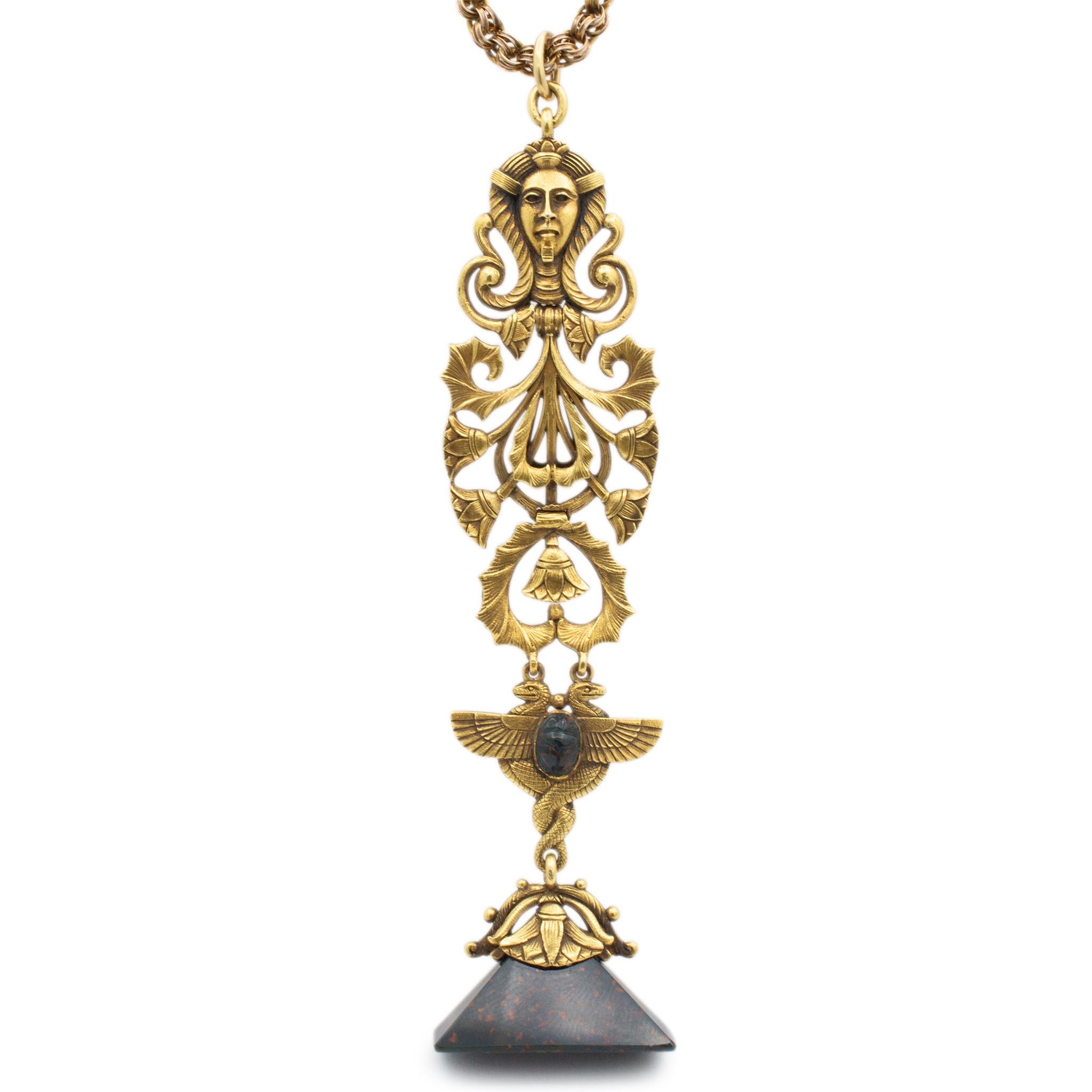 Victorien Collier pendentif victorien ancien en or jaune 21 carats de style égyptien en vente