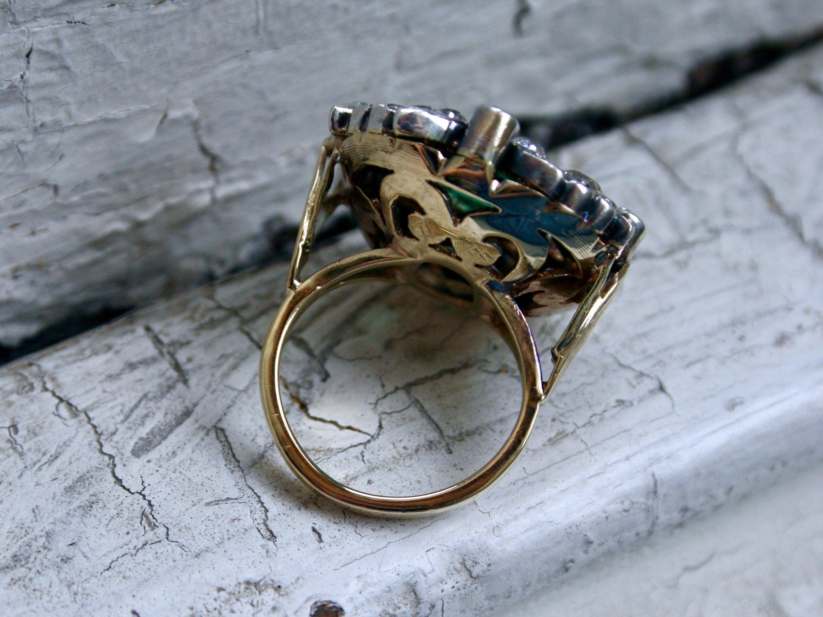 Anillo victoriano antiguo de oro / plata de 18 quilates con diamantes y esmeralda, 6,60 quilates en Bueno estado para la venta en San Francisco, CA