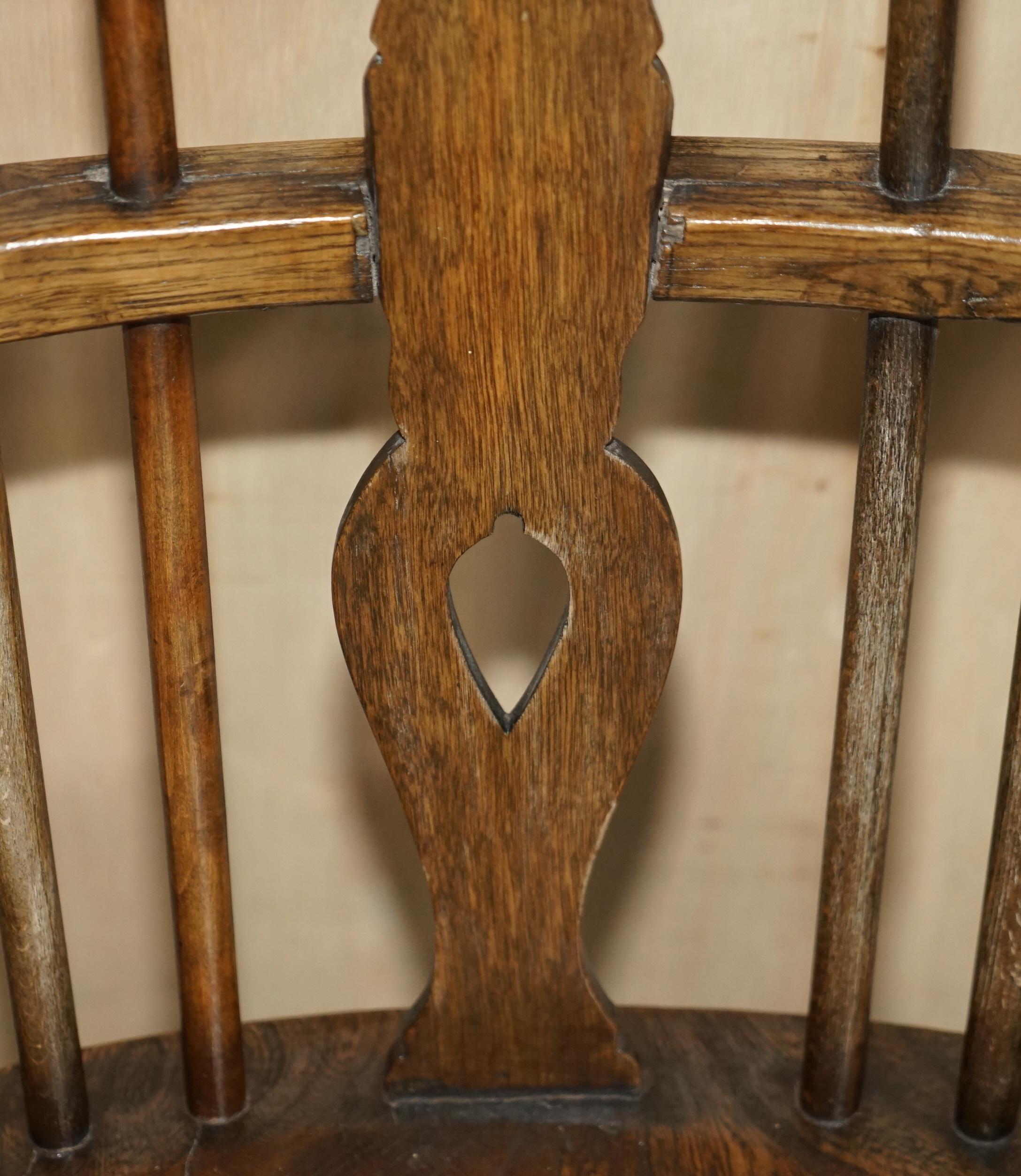 Victorian Antique 19th Century Elm Wheel Hoop Back West Country Windsor Armchair For Sale 4