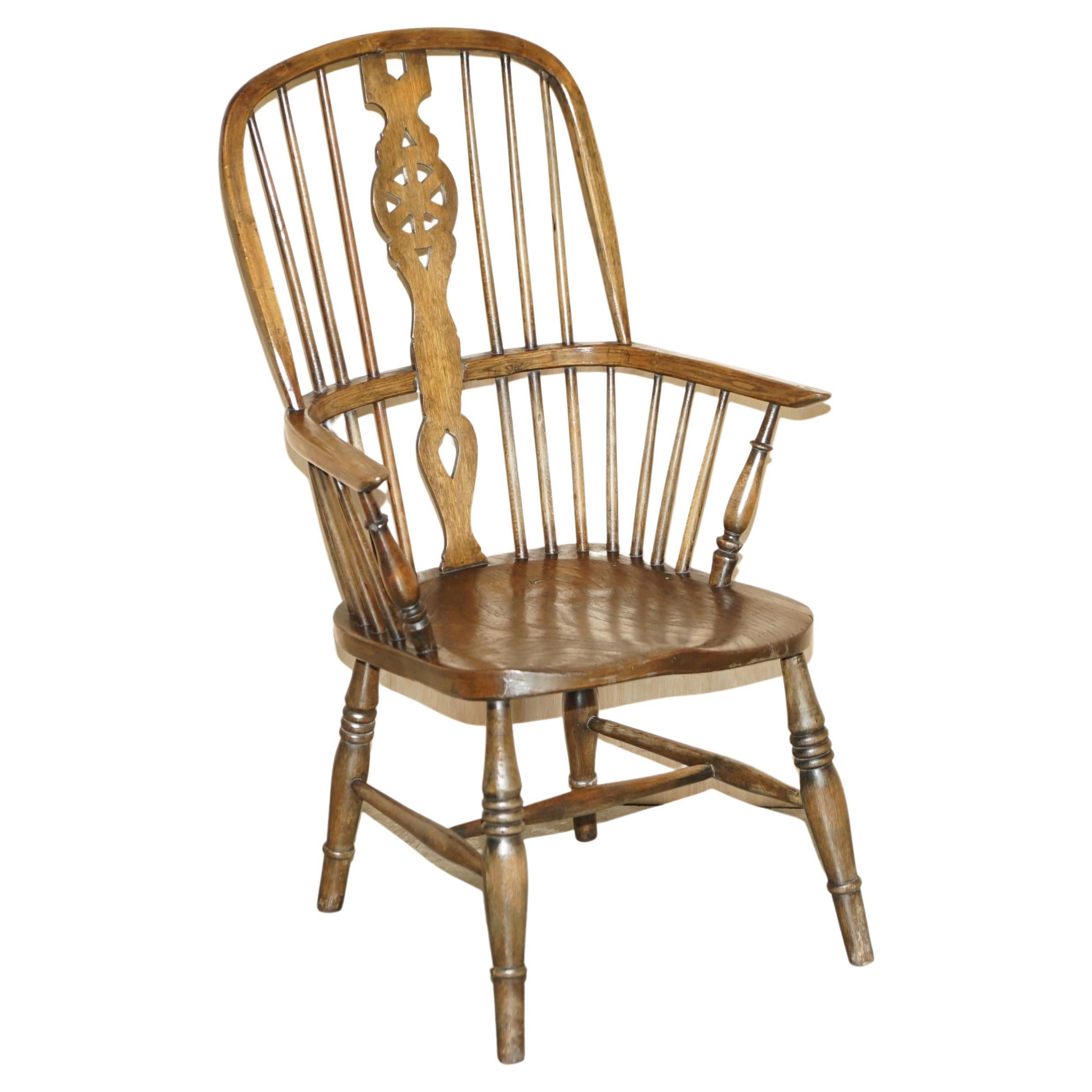 Antiker viktorianischer Windsor-Sessel aus Ulmenholz mit Reifenrückenlehne aus dem 19. Jahrhundert