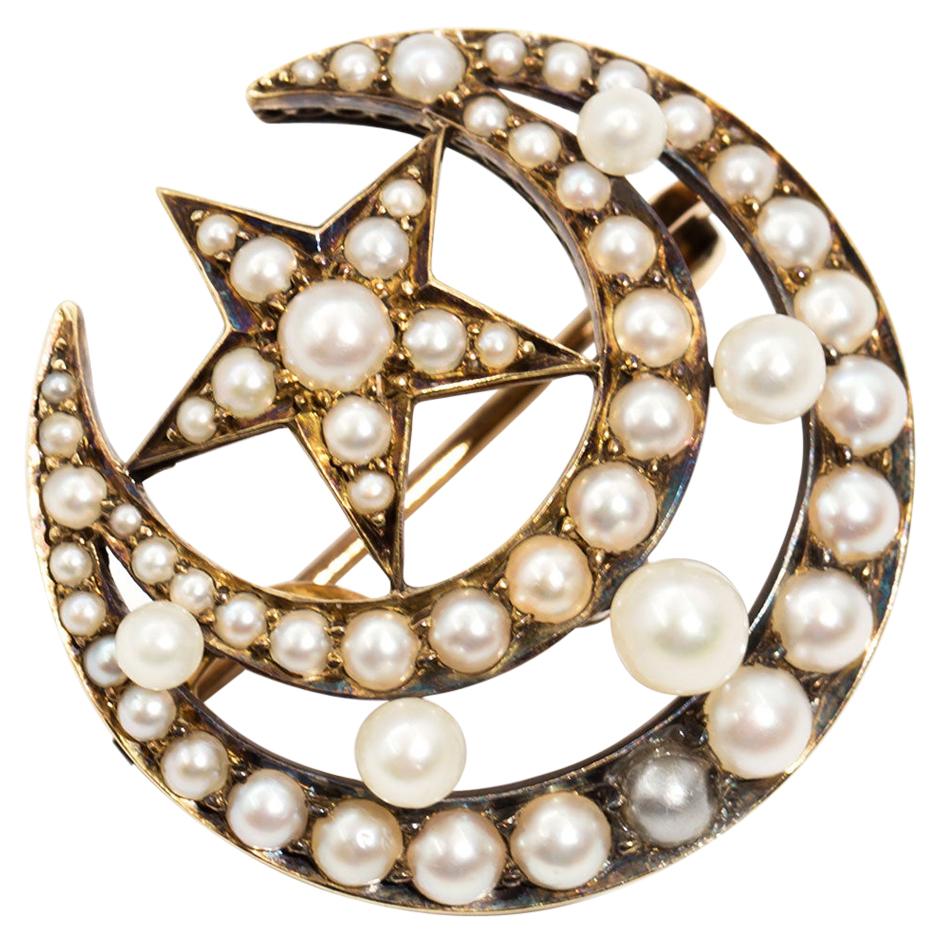 Victorian Antique 19th Century White Pearl 15 Carat Gold Brooch