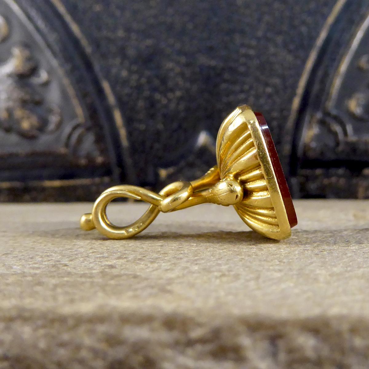 Victorian Antique Agate Fob in 18ct Yellow Gold For Sale 1