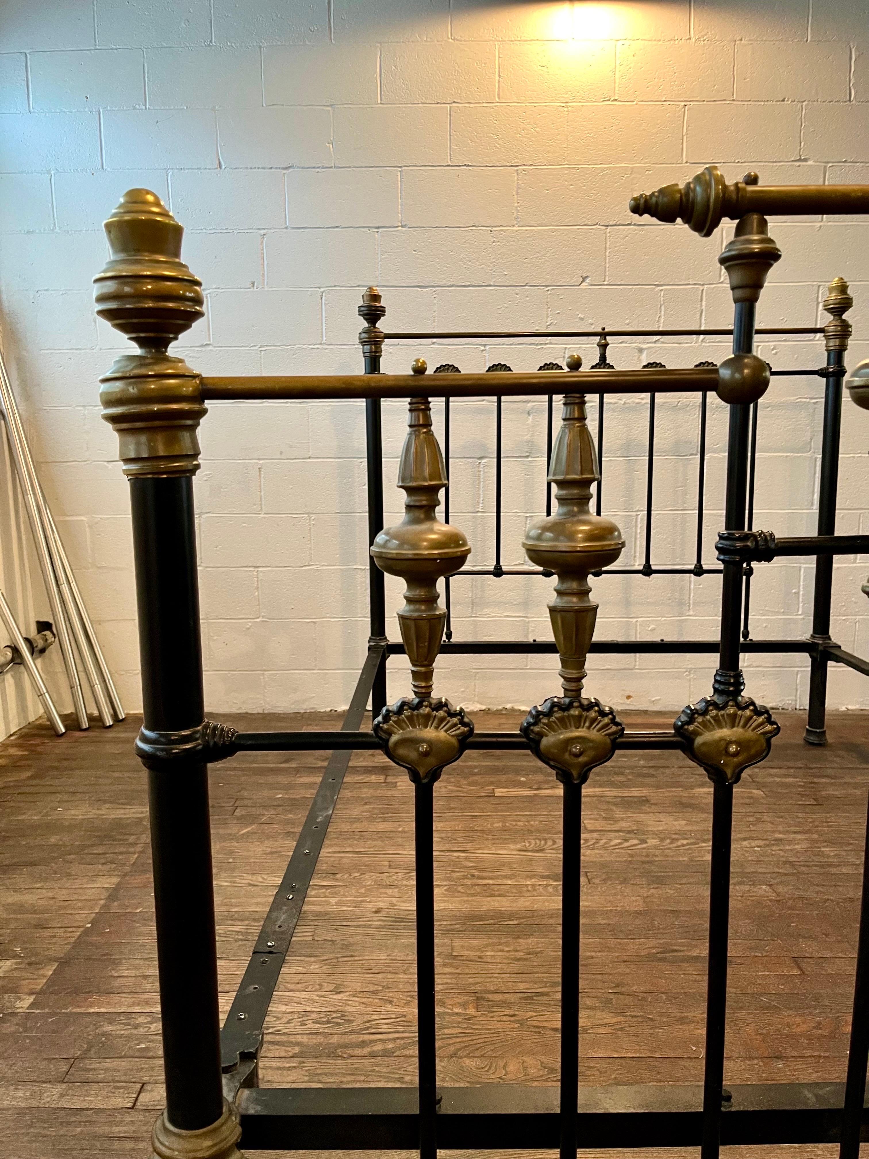 Victorian Antique Bed in Black Iron and Brass 2
