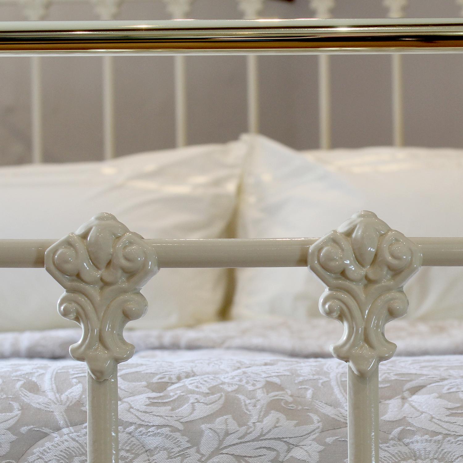 Victorian Antique Bed in Cream, MK280 In Good Condition In Wrexham, GB