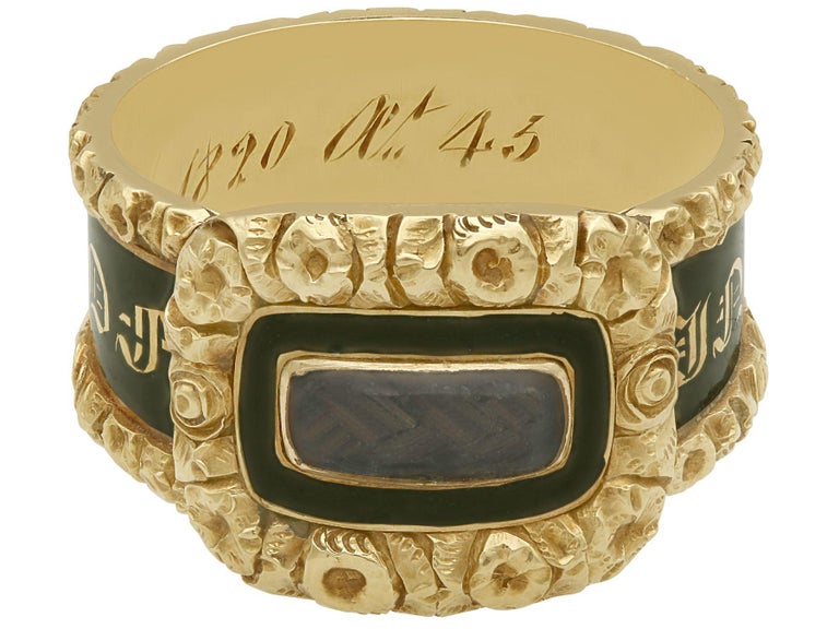 Women's or Men's Victorian Antique Black Enamel and Yellow Gold Mourning Ring For Sale