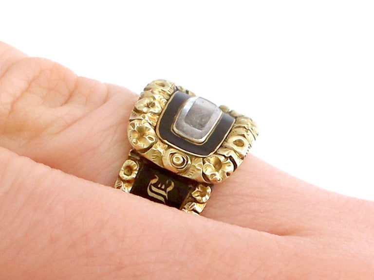 Victorian Antique Black Enamel and Yellow Gold Mourning Ring For Sale 4