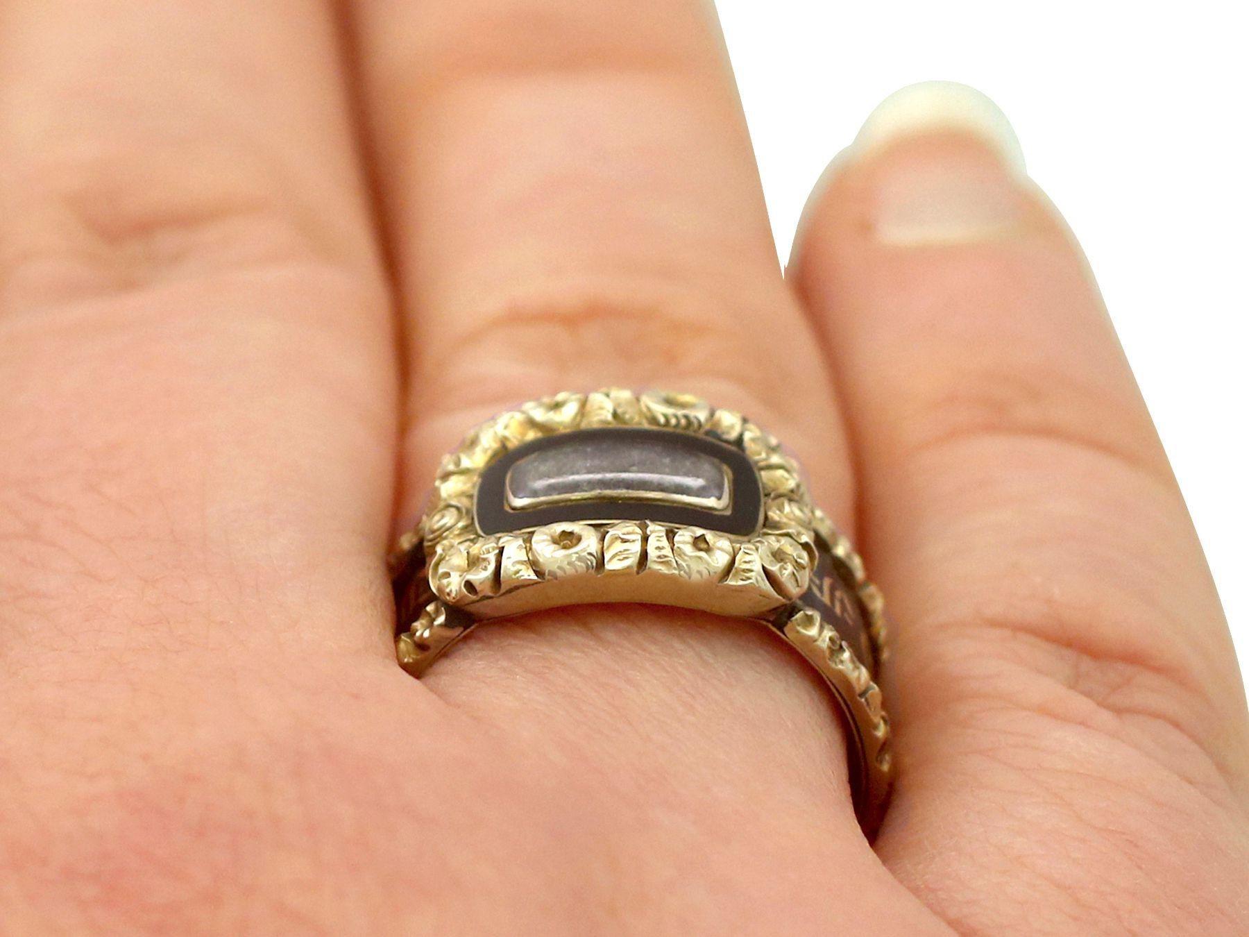 Victorian Antique Black Enamel and Yellow Gold Mourning Ring For Sale 2
