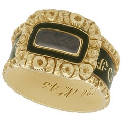 Victorian Antique Black Enamel and Yellow Gold Mourning Ring
