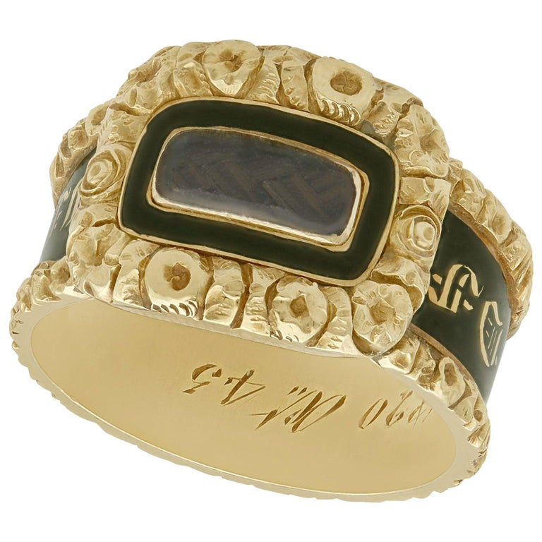 Victorian Antique Black Enamel and Yellow Gold Mourning Ring For Sale