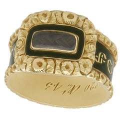 Victorian Antique Black Enamel and Yellow Gold Mourning Ring