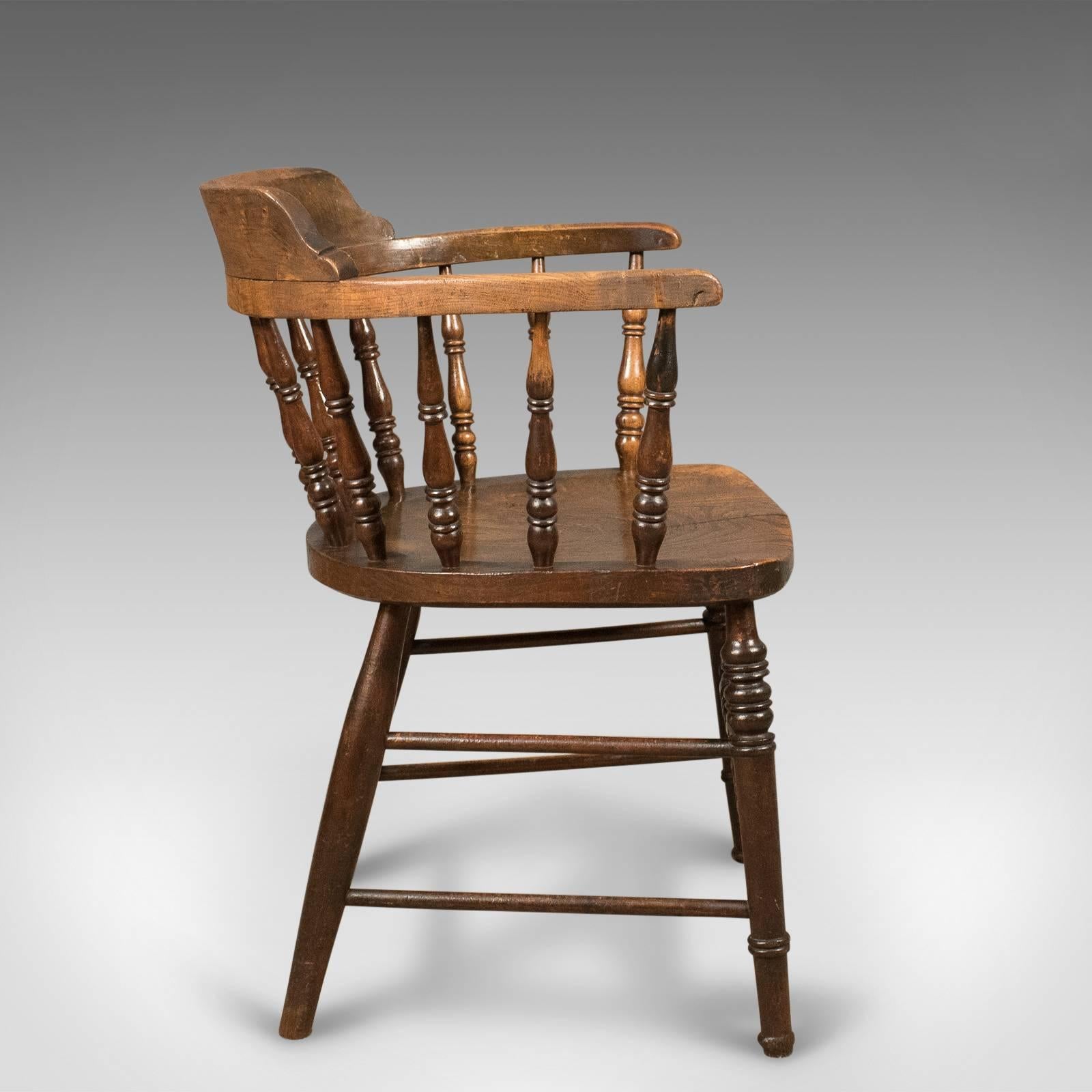 Antiker viktorianischer Stuhl mit Bogenlehne:: englische Ulme Windsor:: um 1870 (Viktorianisch)
