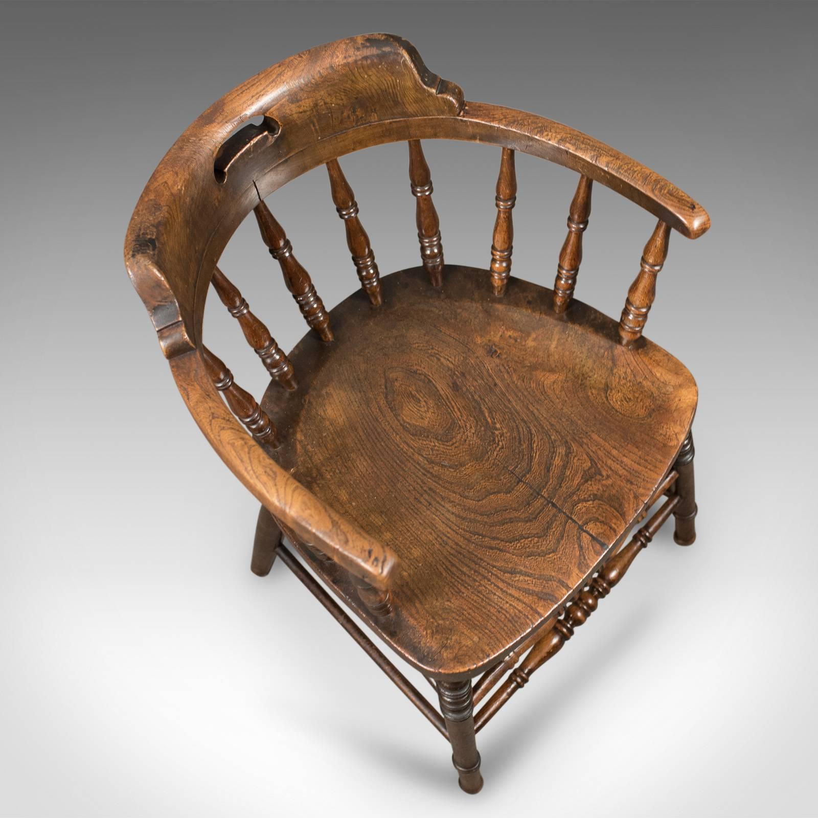 Antiker viktorianischer Stuhl mit Bogenlehne:: englische Ulme Windsor:: um 1870 (Englisch)