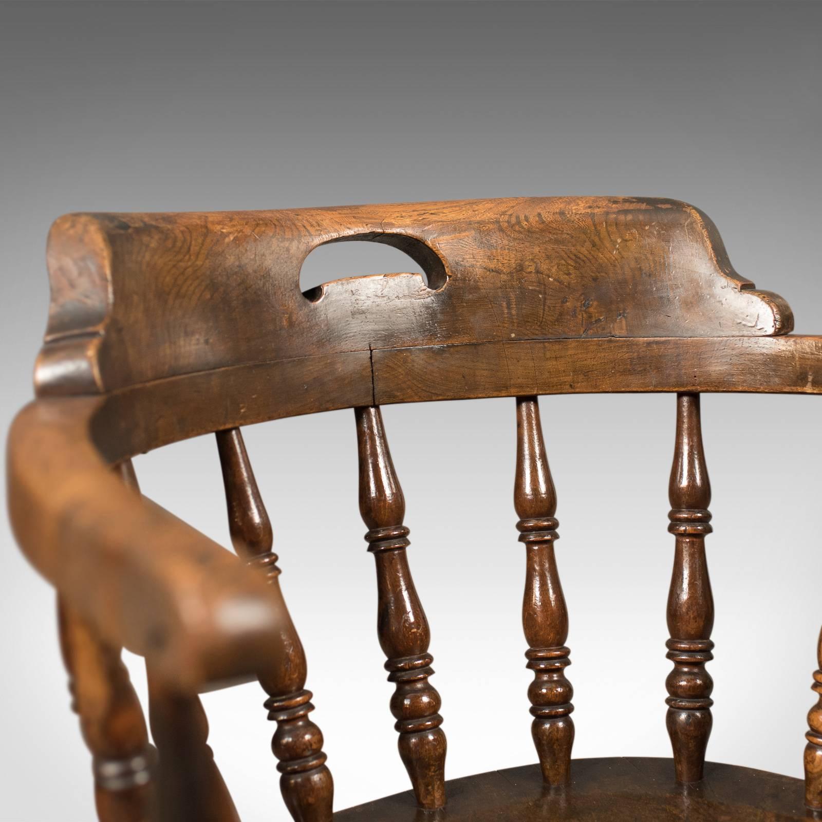 Antiker viktorianischer Stuhl mit Bogenlehne:: englische Ulme Windsor:: um 1870 im Zustand „Gut“ in Hele, Devon, GB
