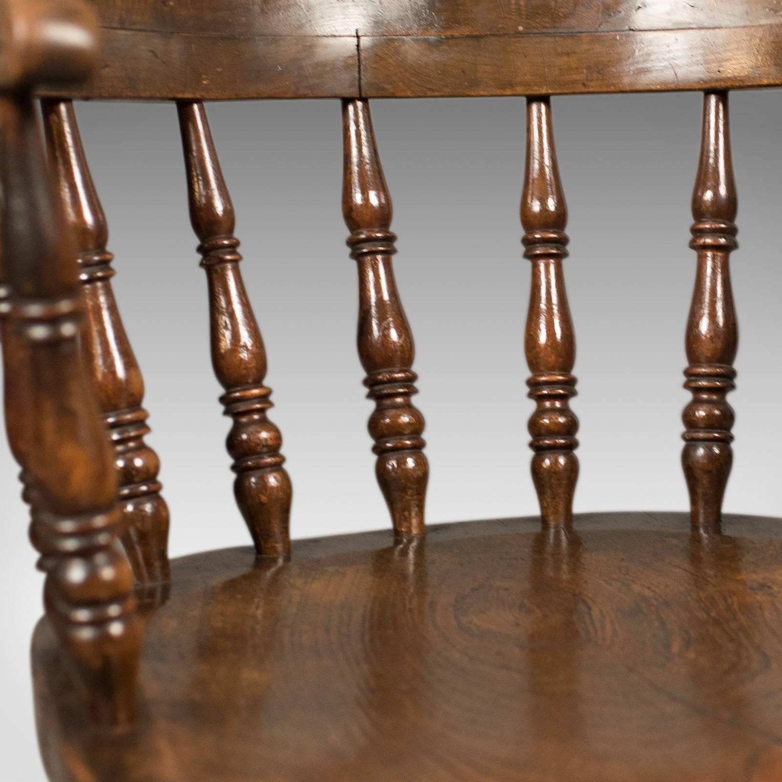 Antiker viktorianischer Stuhl mit Bogenlehne:: englische Ulme Windsor:: um 1870 (19. Jahrhundert)