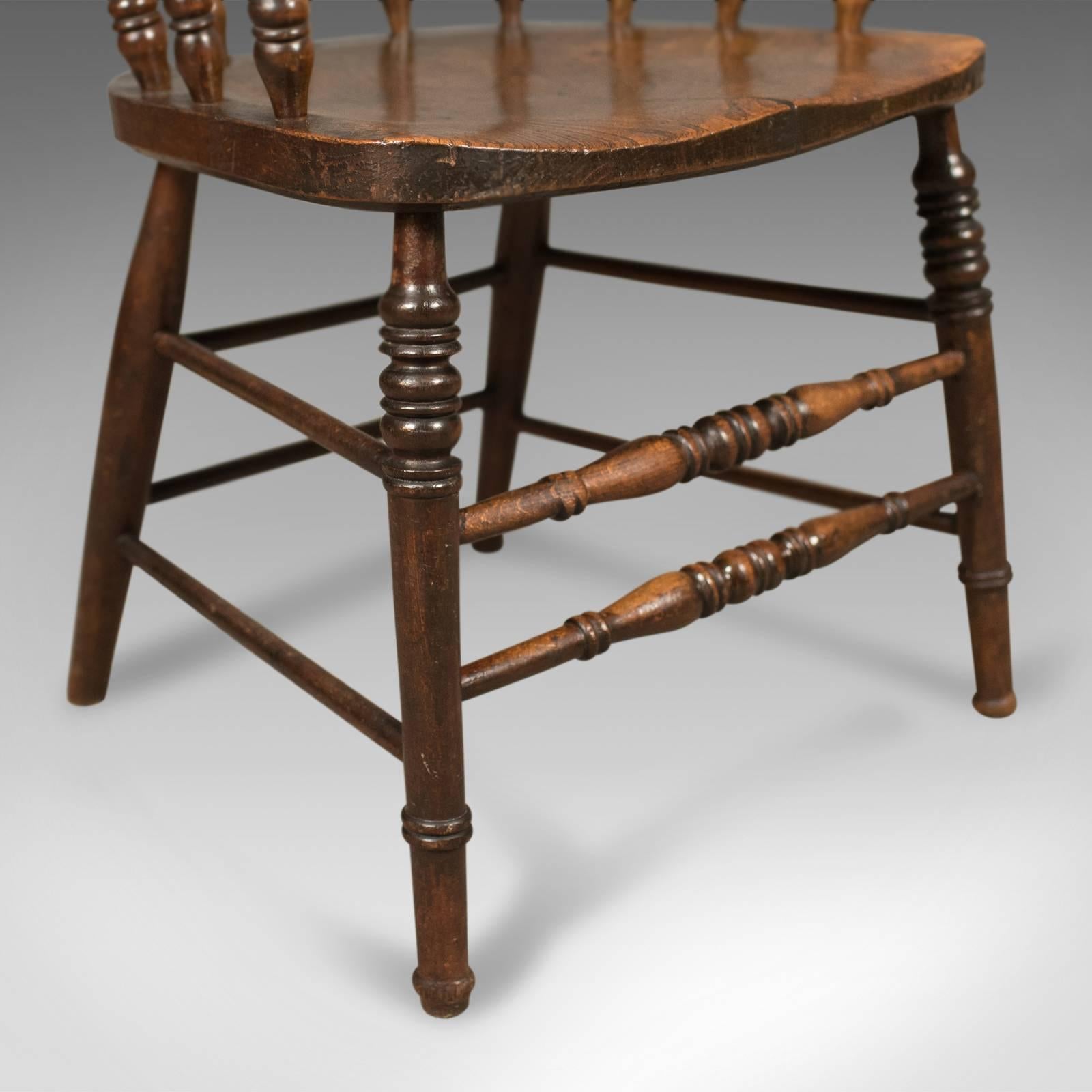 Antiker viktorianischer Stuhl mit Bogenlehne:: englische Ulme Windsor:: um 1870 (Ulmenholz)