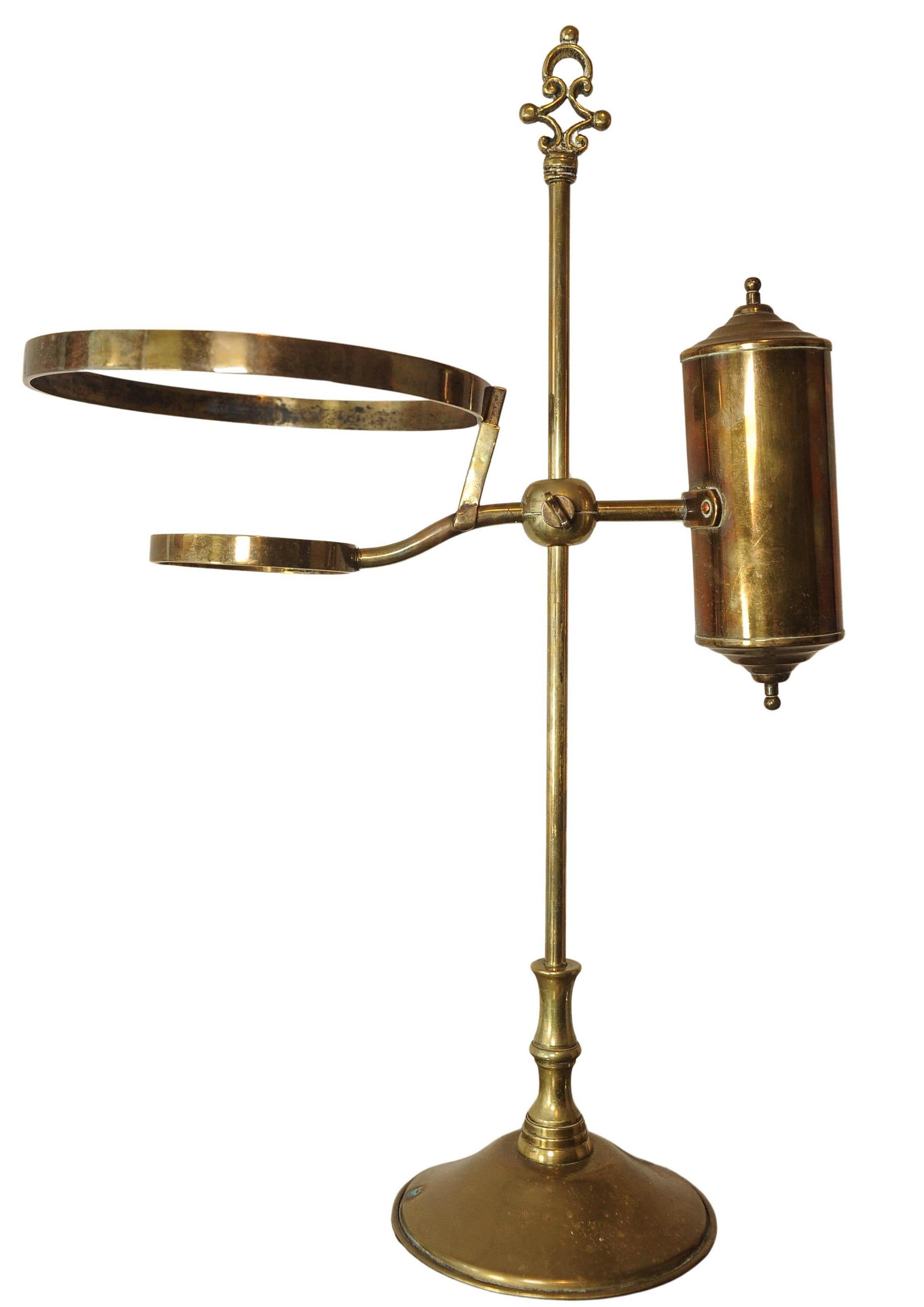Lampada a gas per studenti regolabile in ottone antico di epoca vittoriana con paralume verde corsa In condizioni buone in vendita a Reading, Berkshire