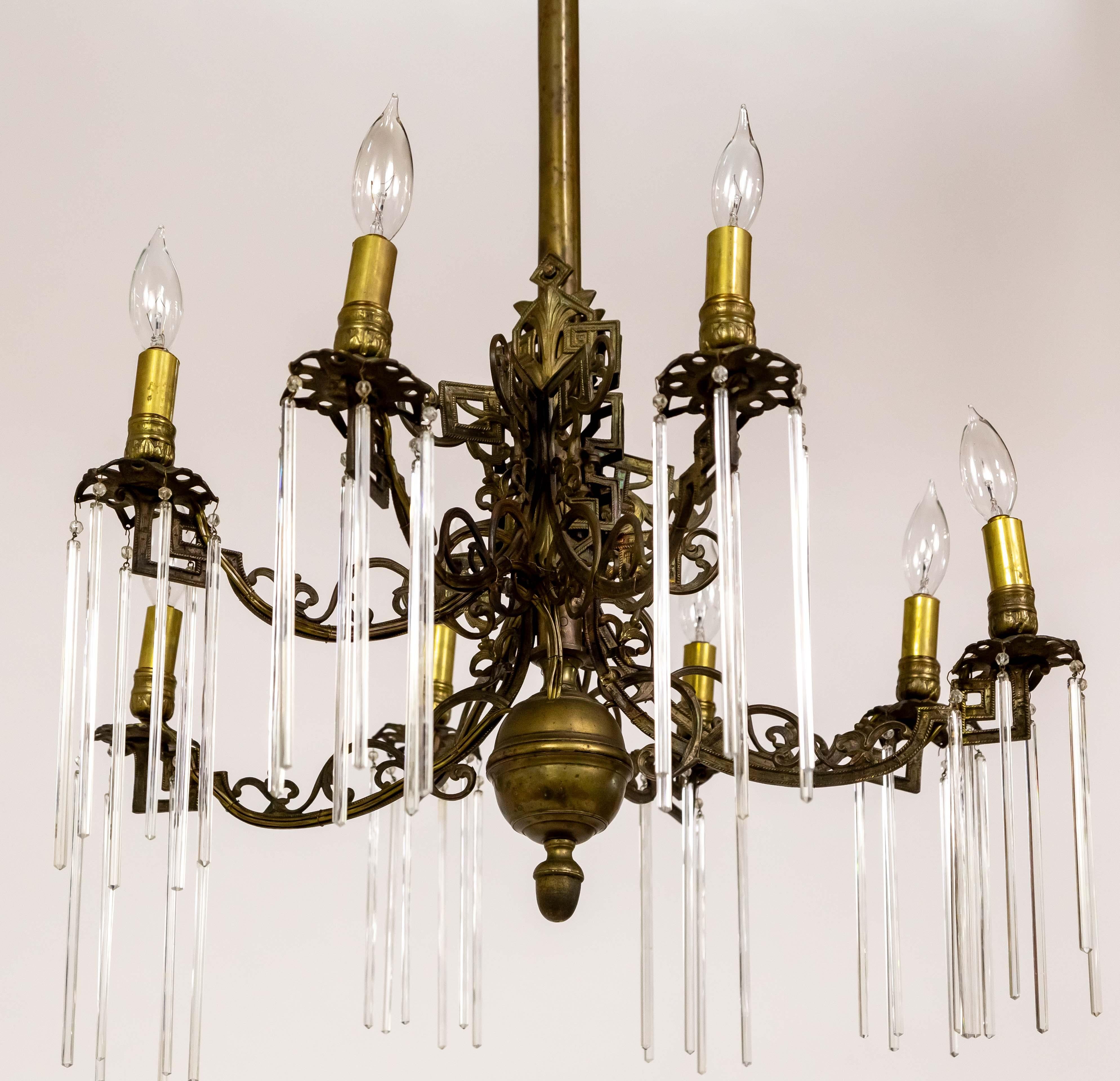 Lampadario vittoriano a curva C in ottone antico con aste di cristallo in vendita 5